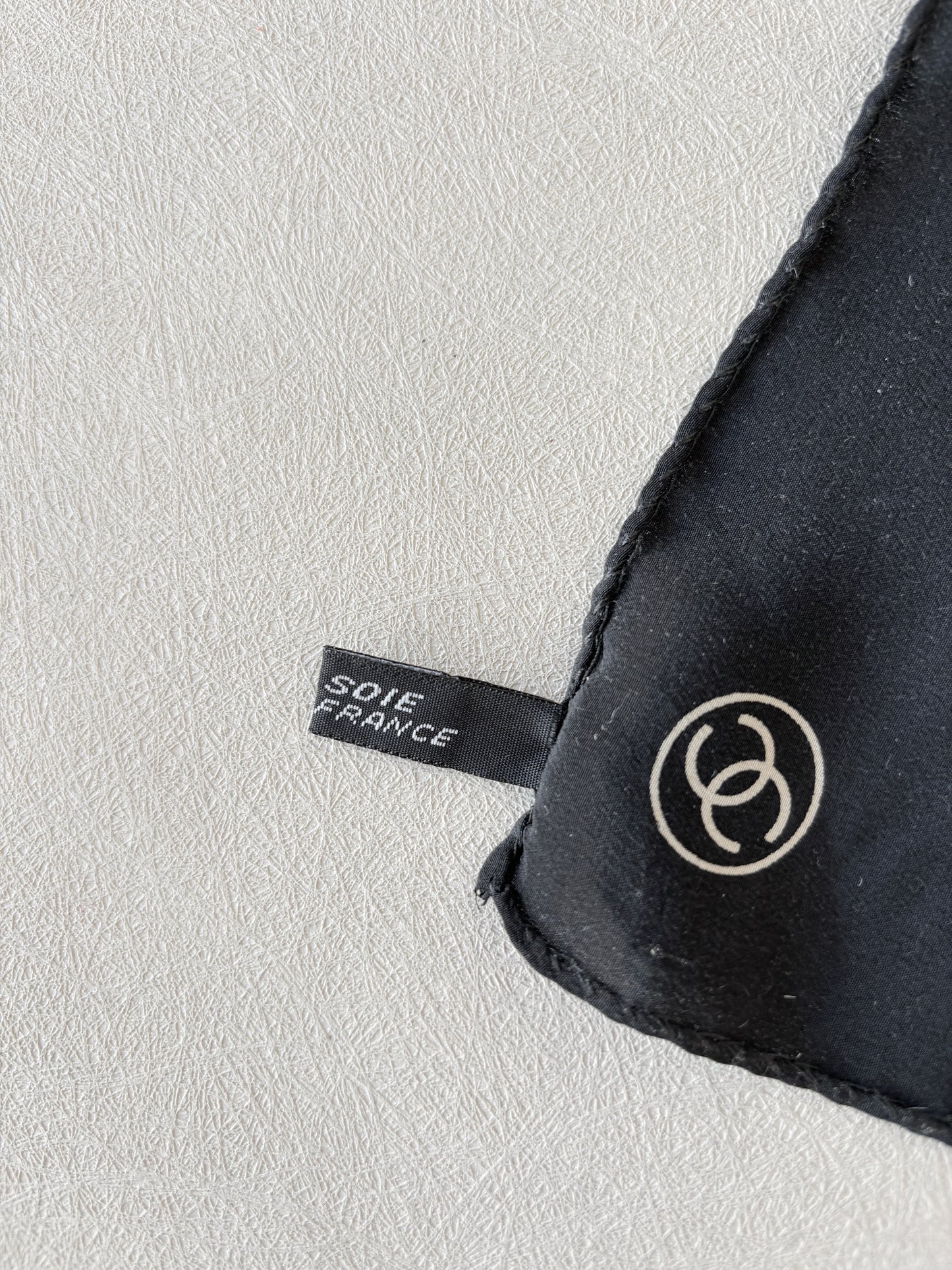 CHANEL Pochette en soie