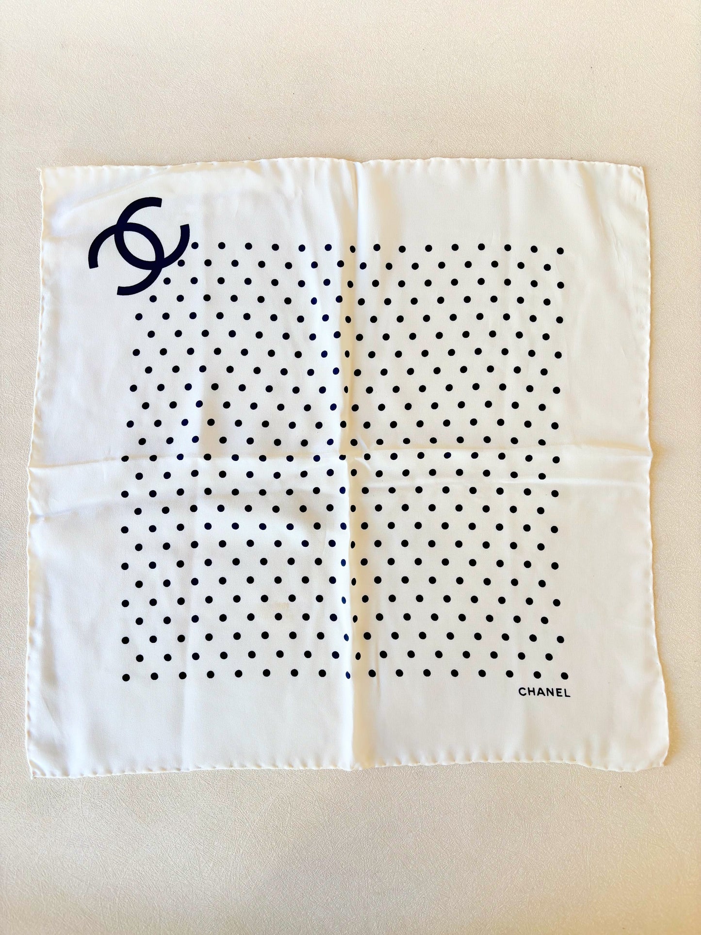 CHANEL Carré en soie