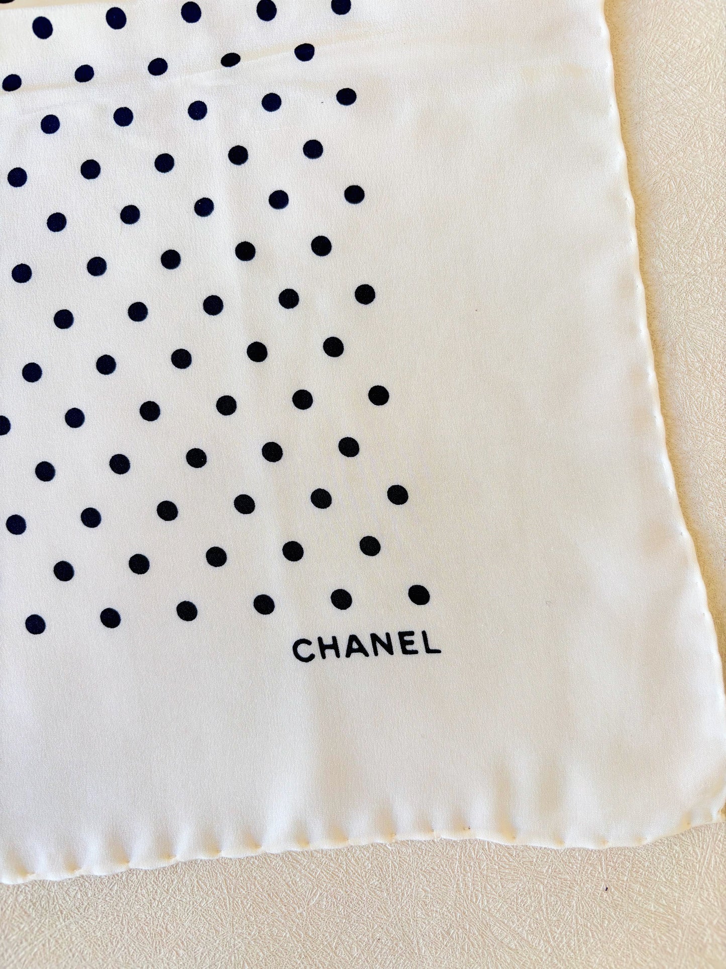 CHANEL Carré en soie
