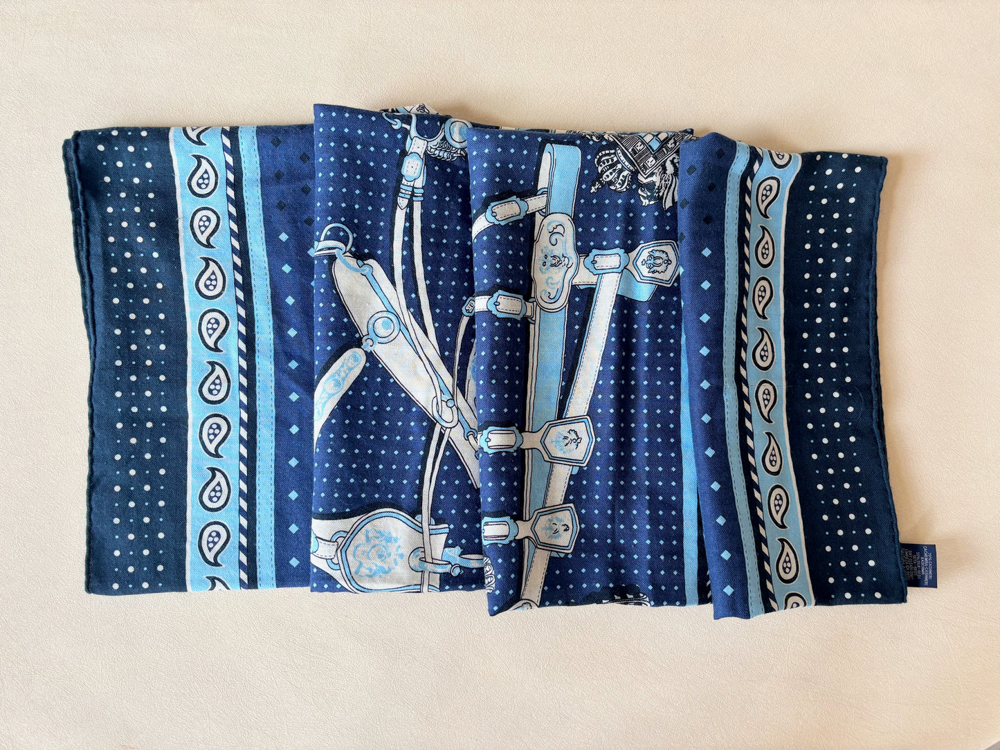 HERMÈS Châle Bandana 140