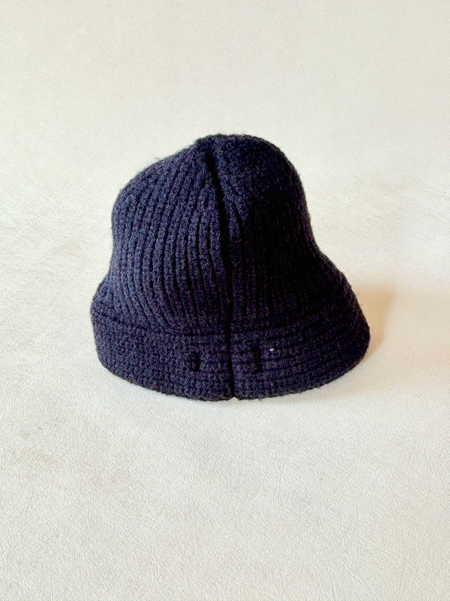CÉLINE Bonnet cloche Triomphe