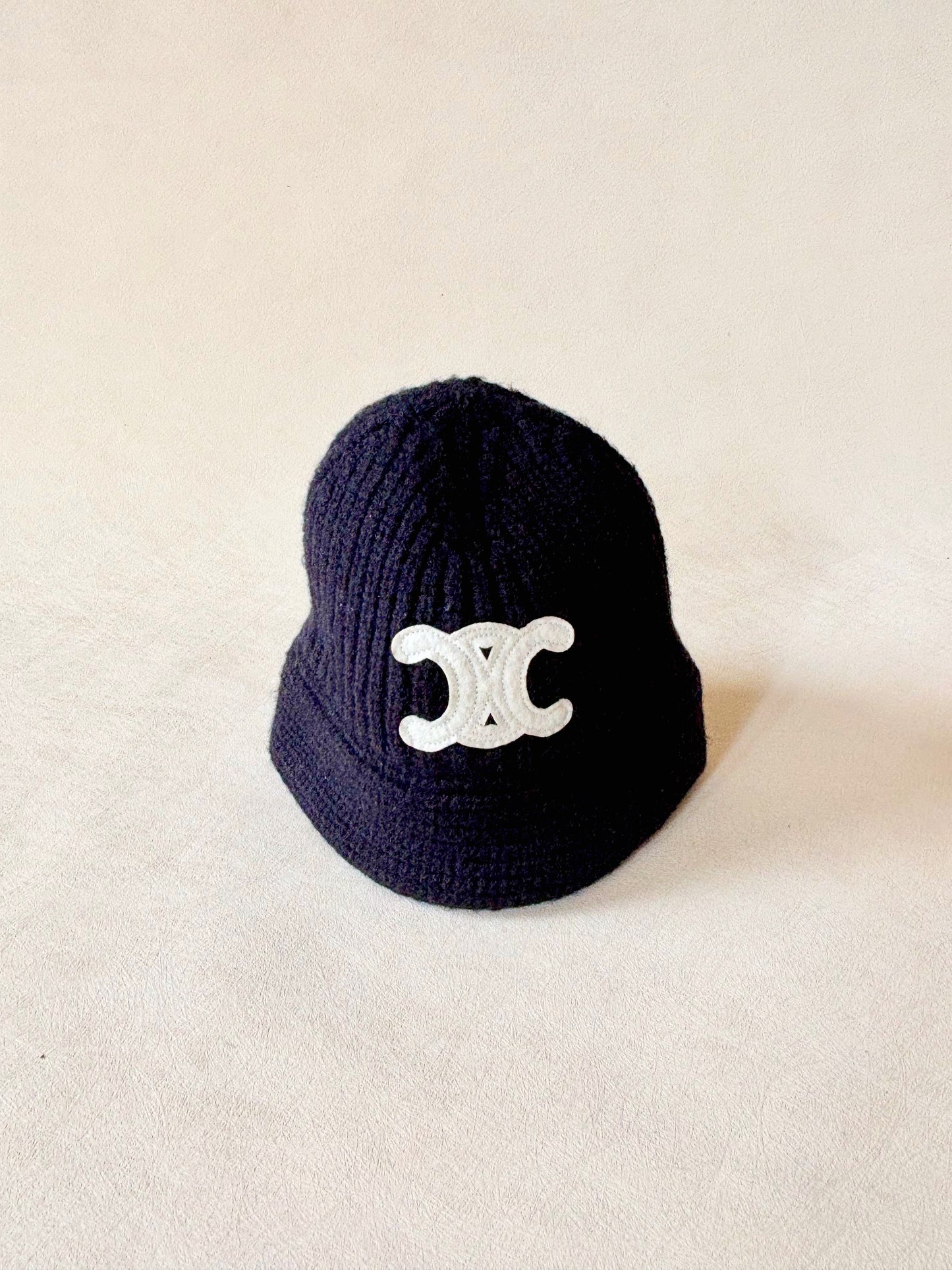 CÉLINE Bonnet cloche Triomphe