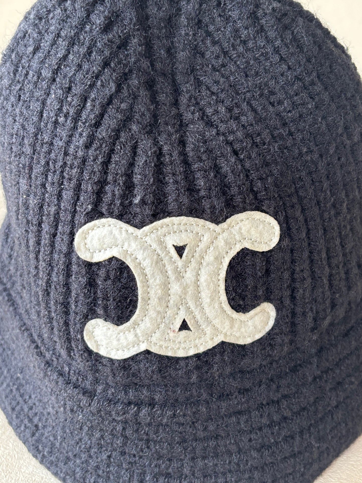 CÉLINE Bonnet cloche Triomphe