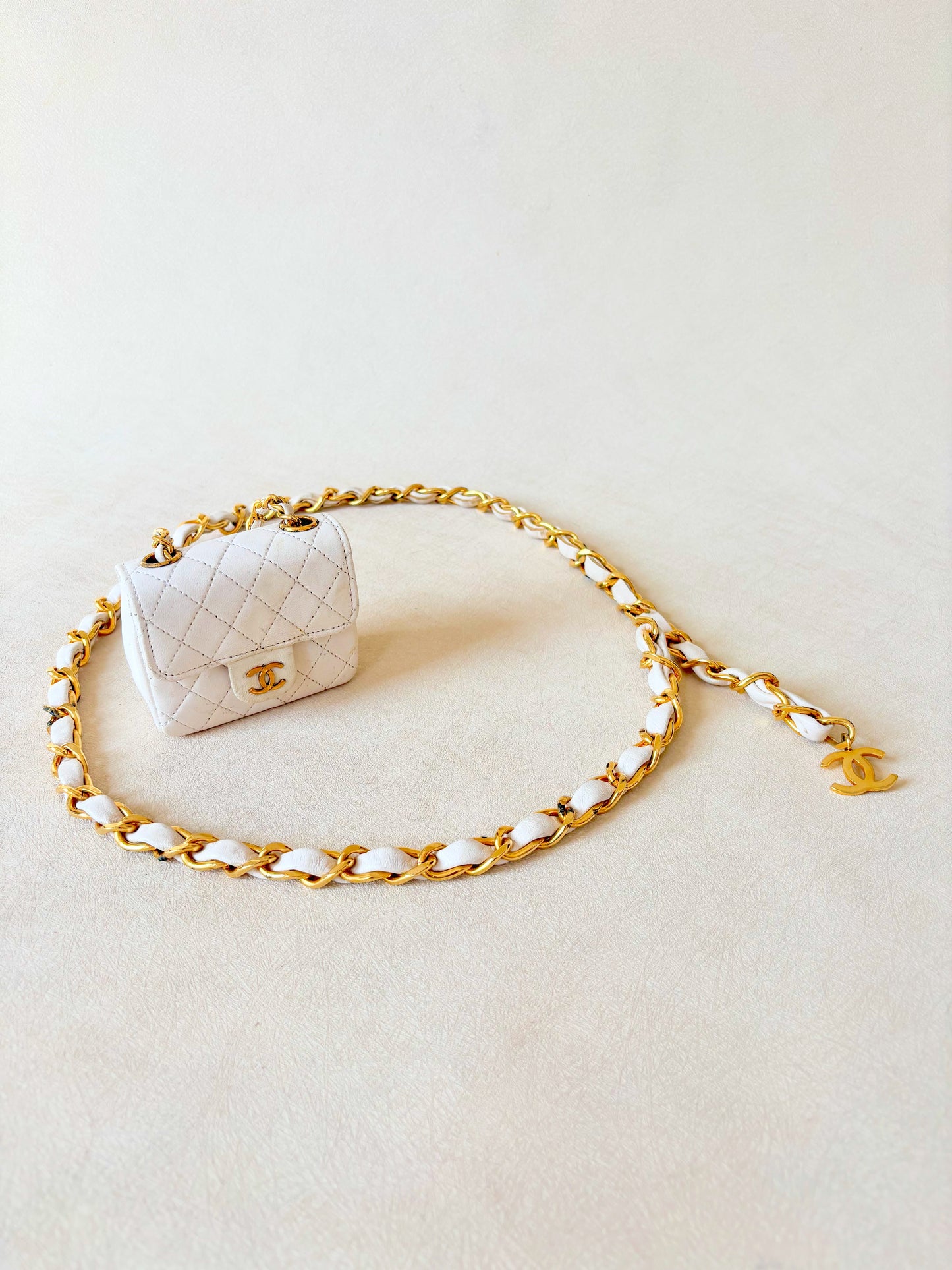 CHANEL Mini-sac Timeless et ceinture