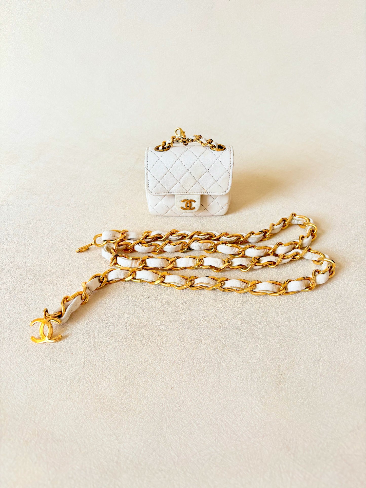 CHANEL Mini-sac Timeless et ceinture