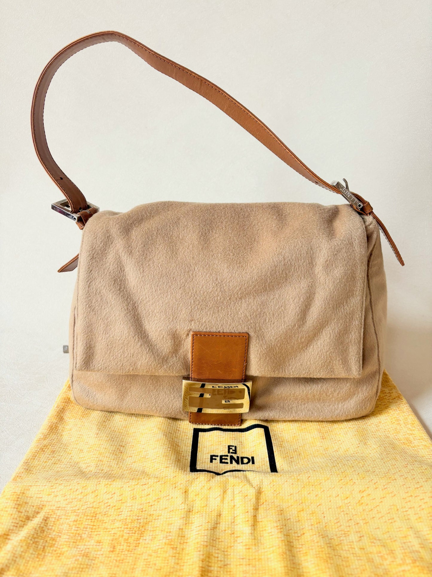 FENDI Sac Mamma Baguette