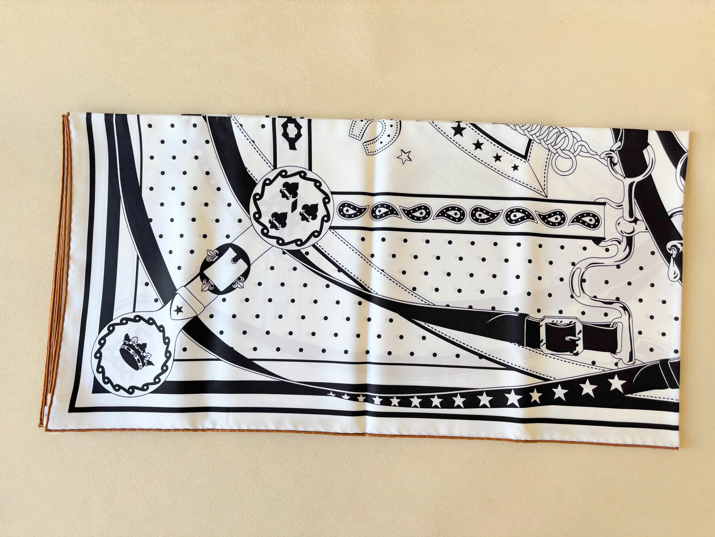 HERMÈS Carré 140 Bandana
