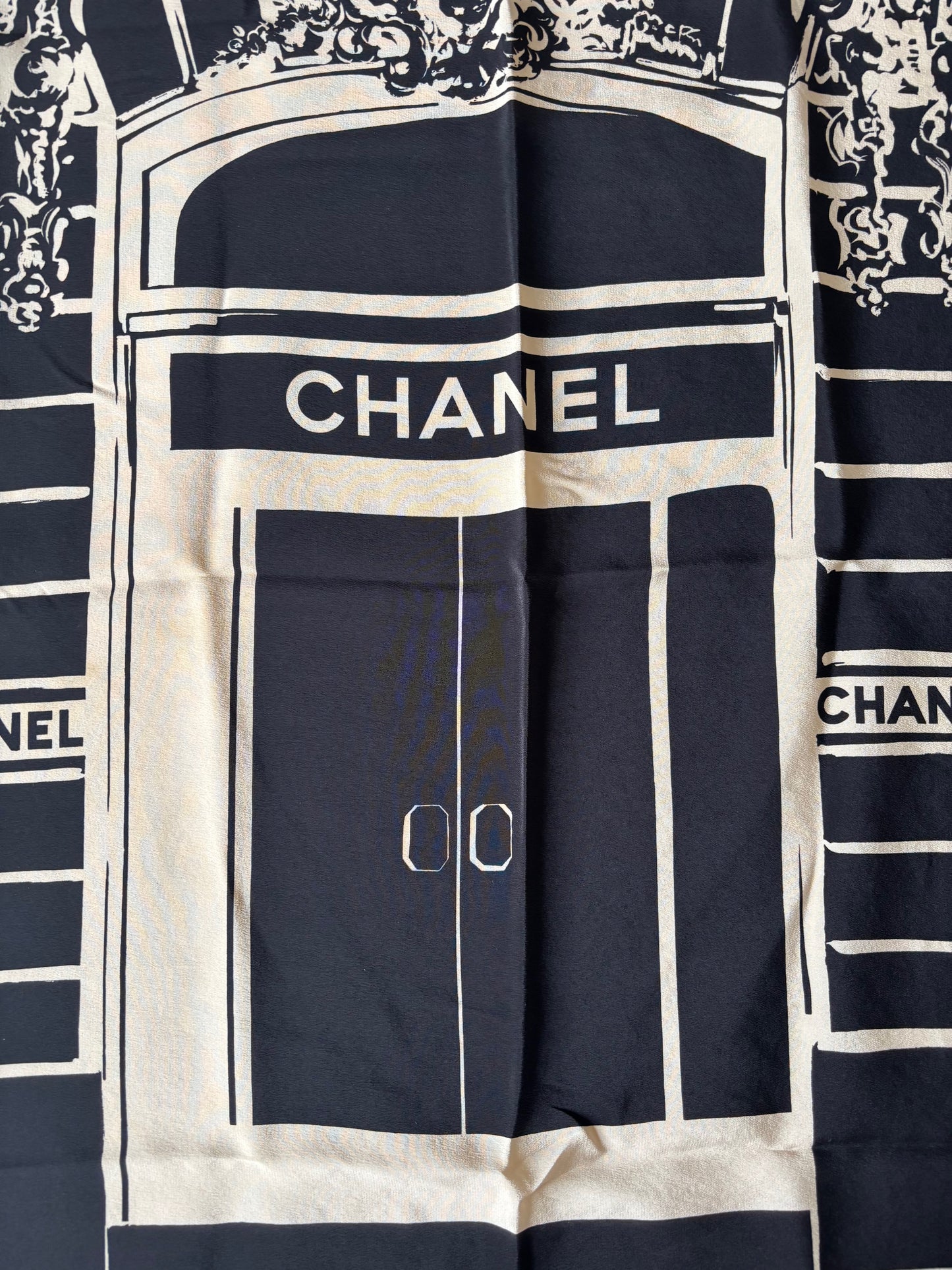 CHANEL Carré en soie