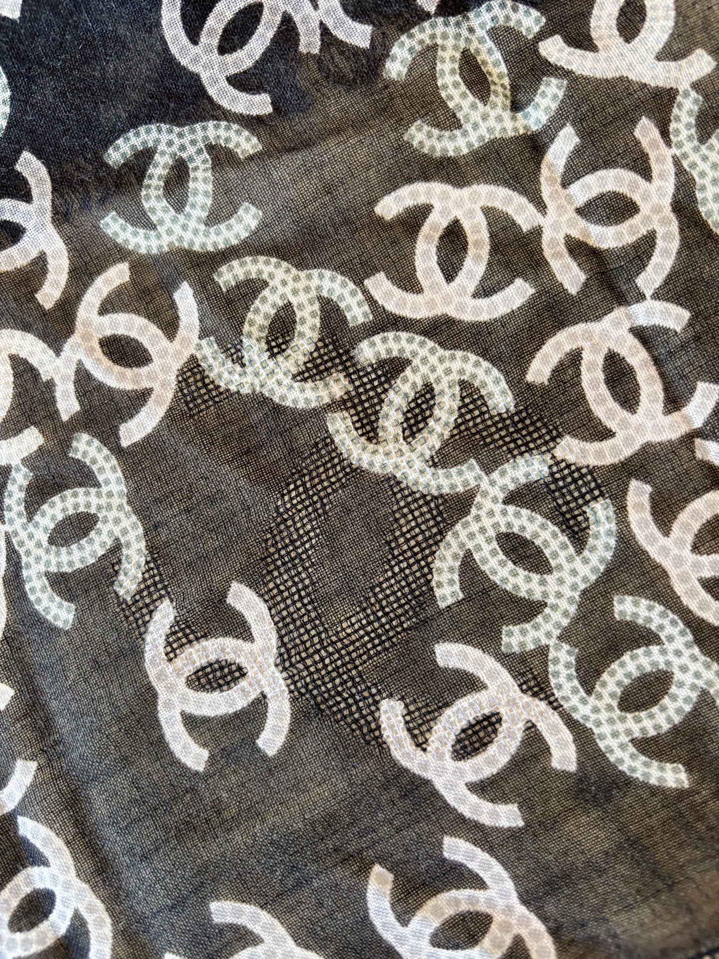CHANEL Carré cachemire et soie