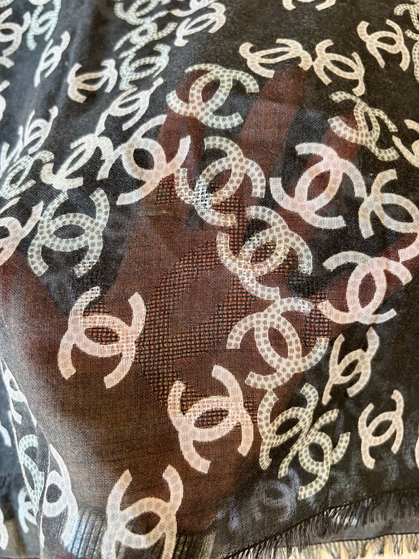 CHANEL Carré cachemire et soie