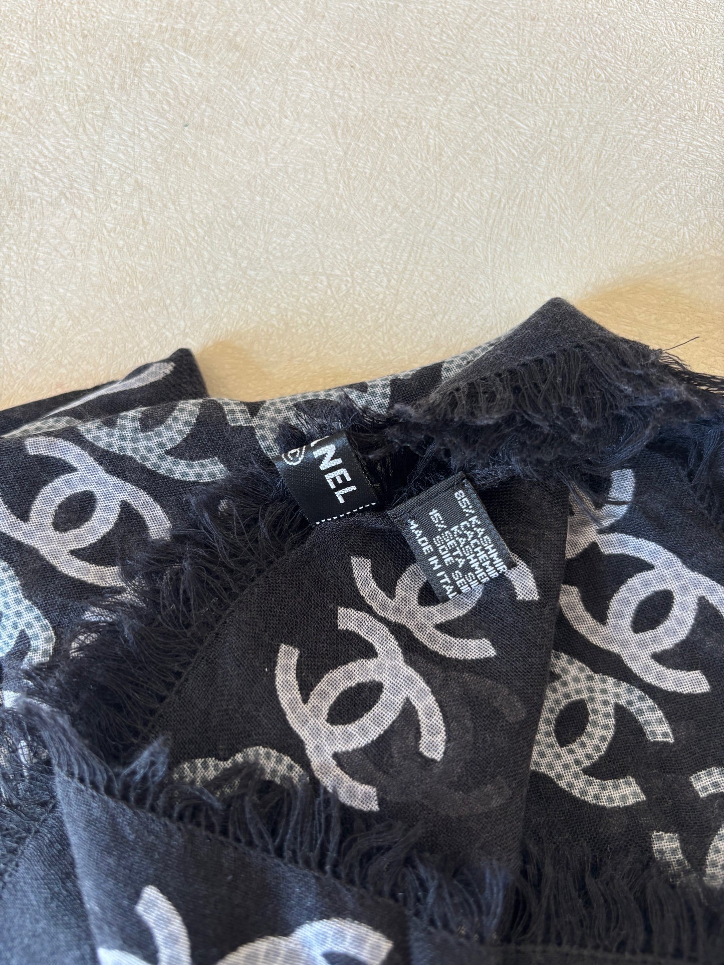 CHANEL Carré cachemire et soie
