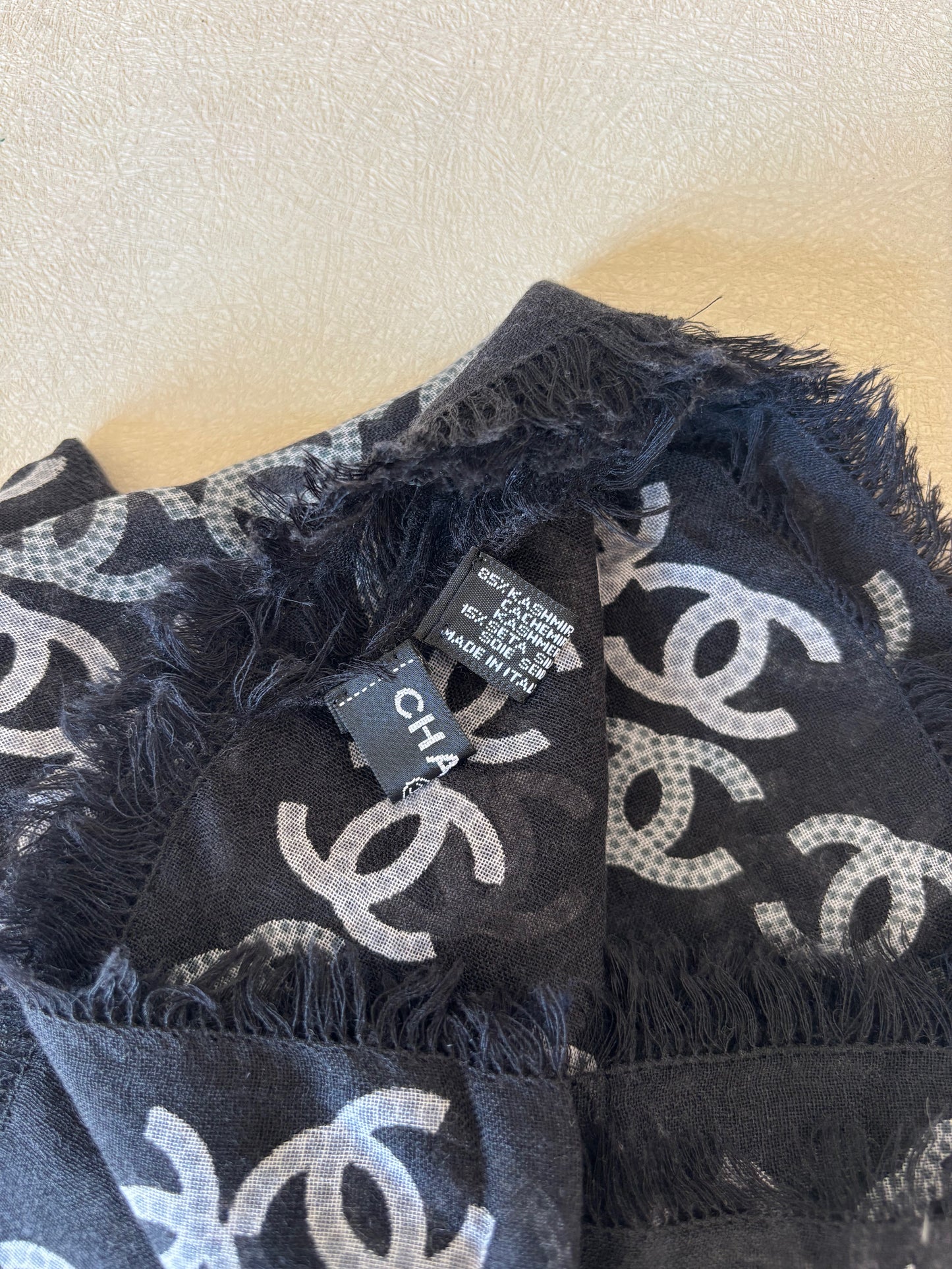 CHANEL Carré cachemire et soie