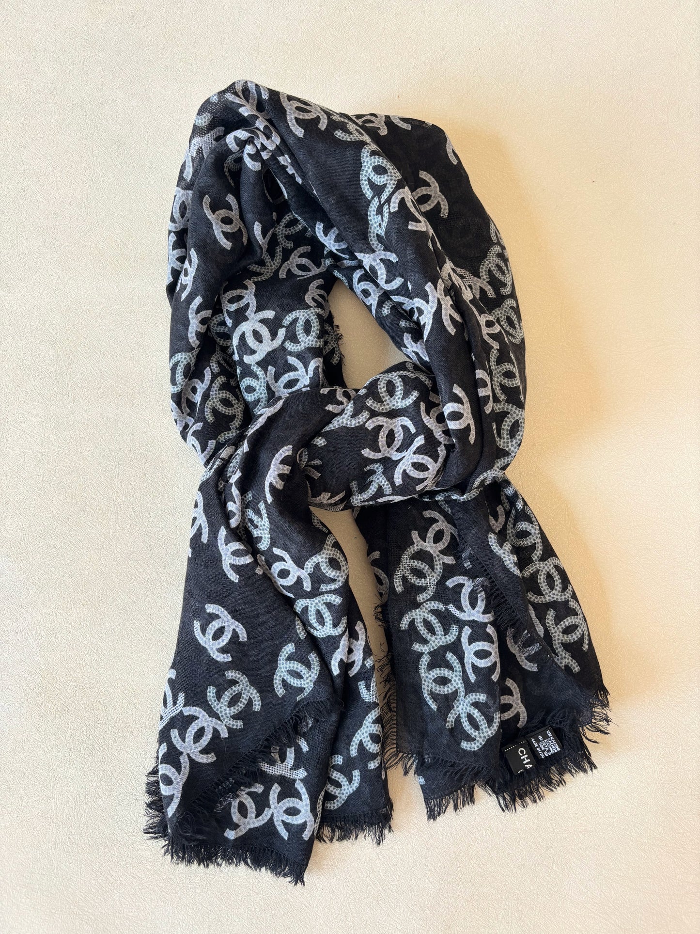CHANEL Carré cachemire et soie