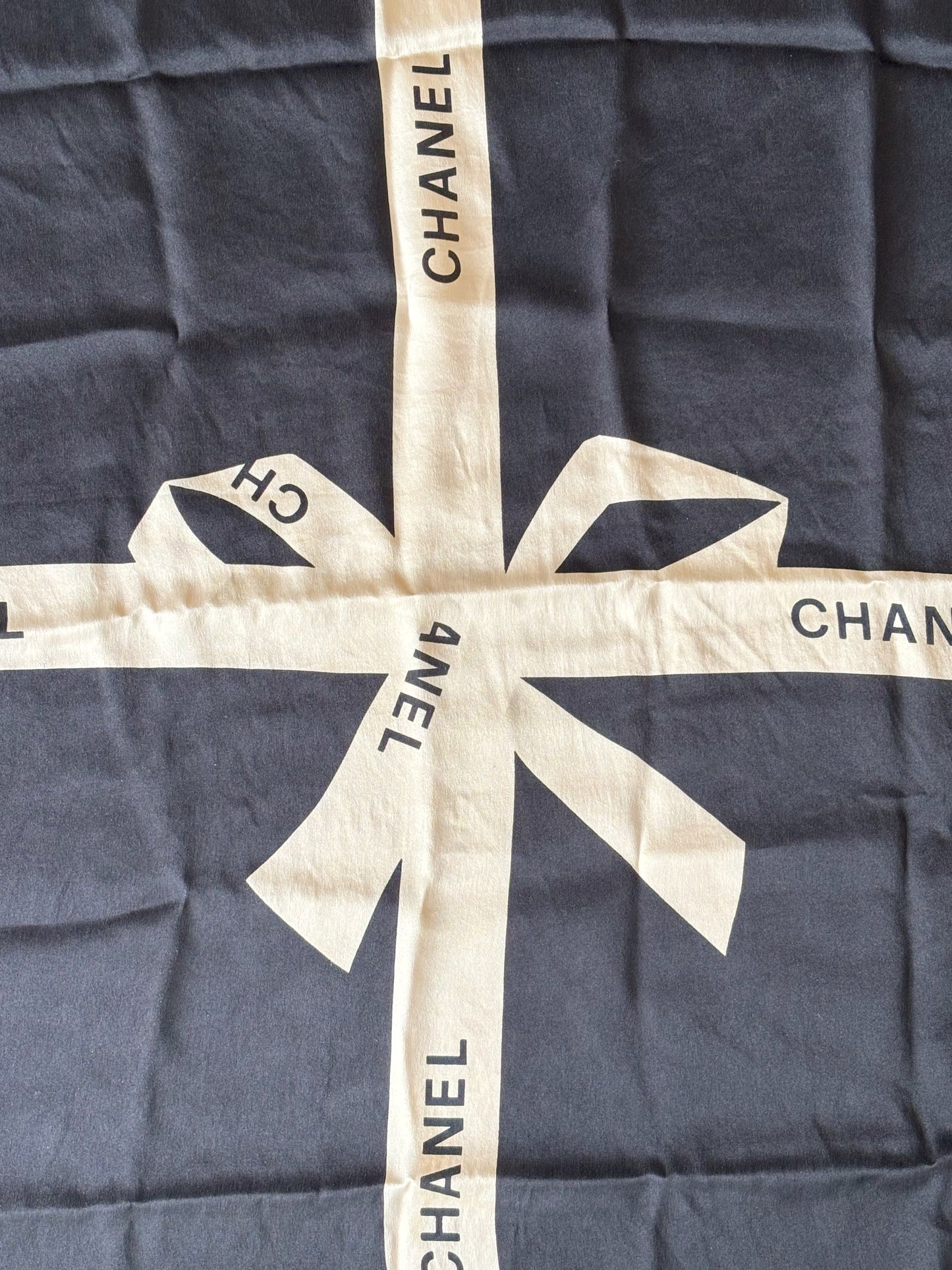 CHANEL Carré en soie