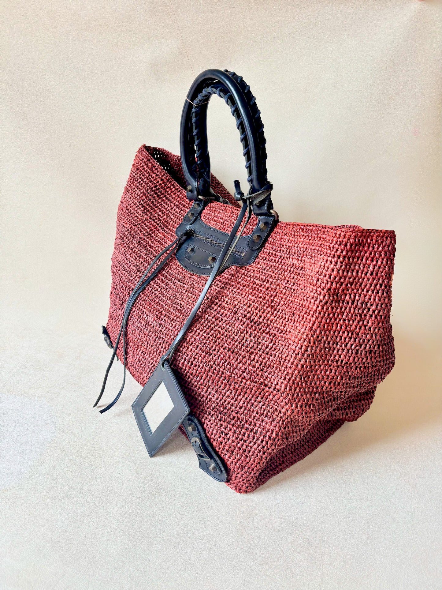 BALENCIAGA Panier en raphia