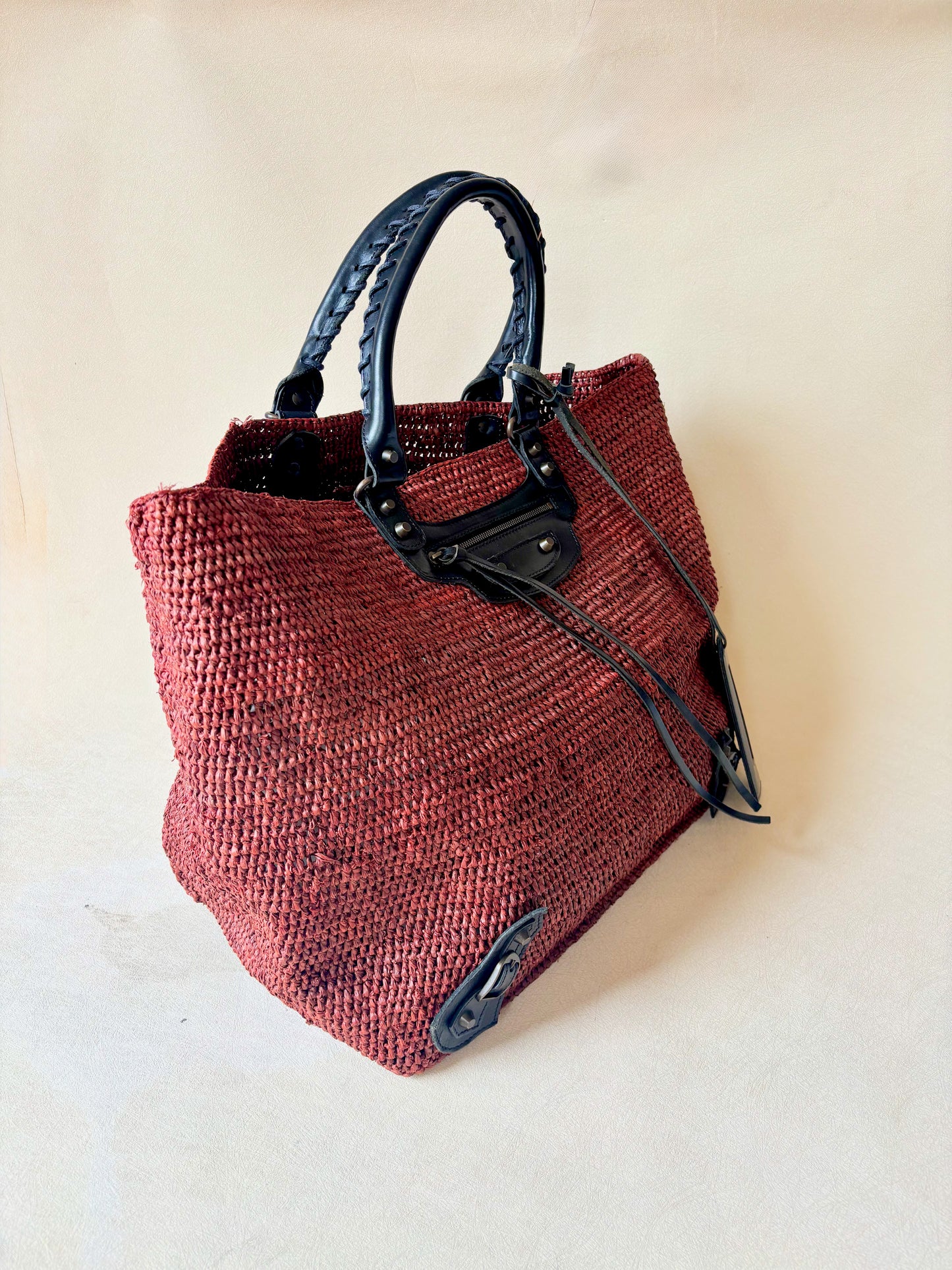 BALENCIAGA Panier en raphia