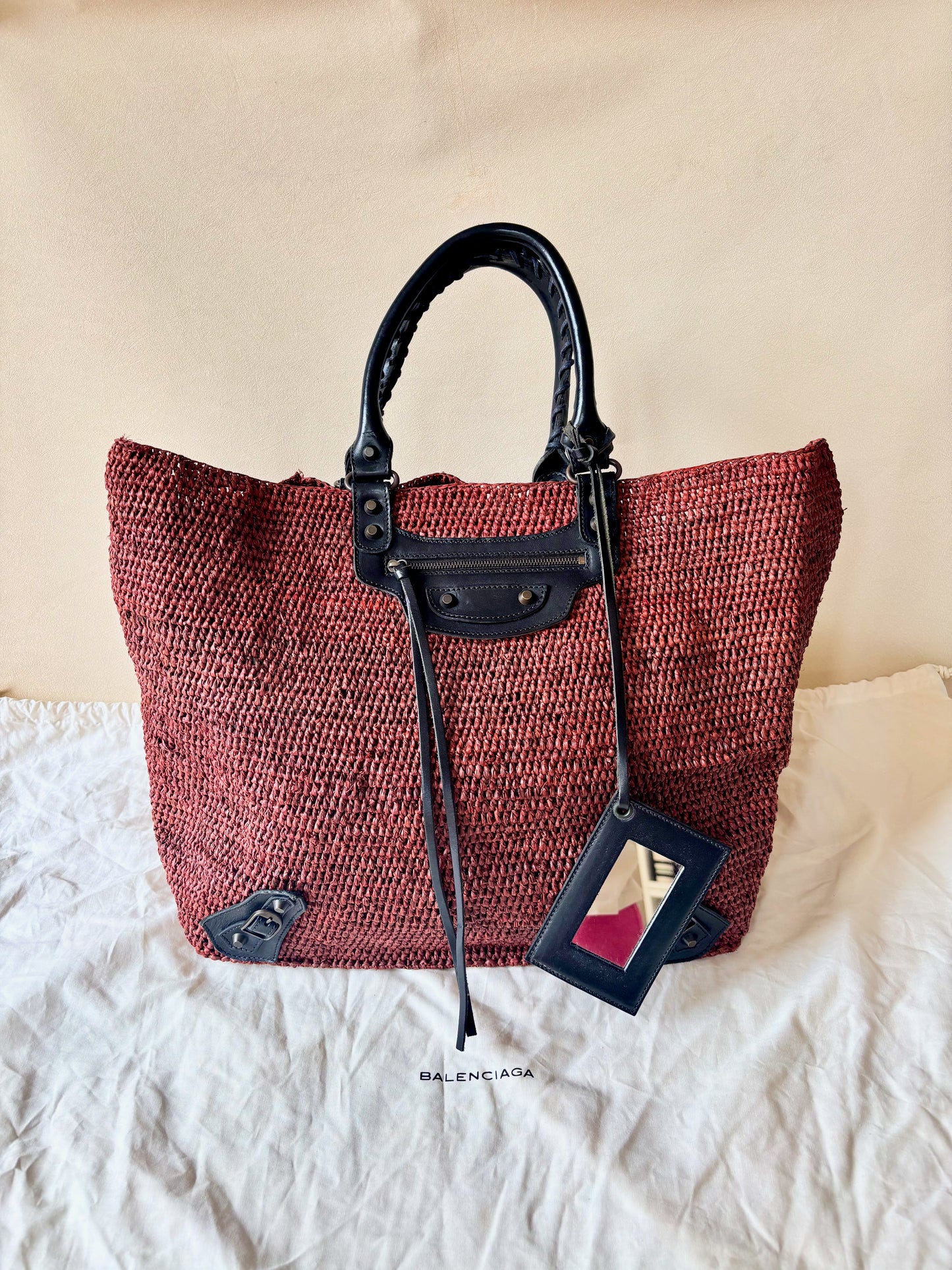 BALENCIAGA Panier en raphia