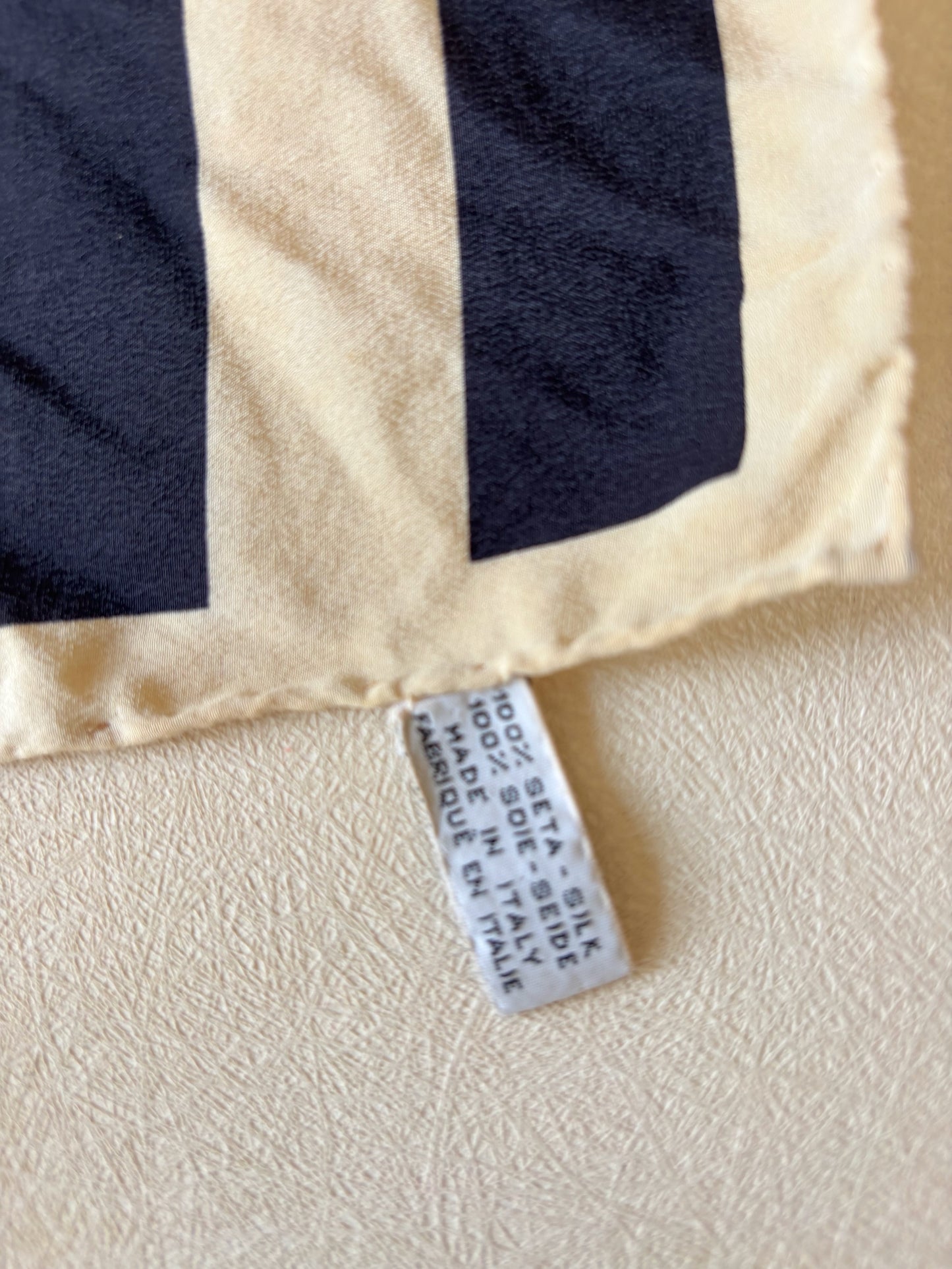 CHANEL Carré en soie