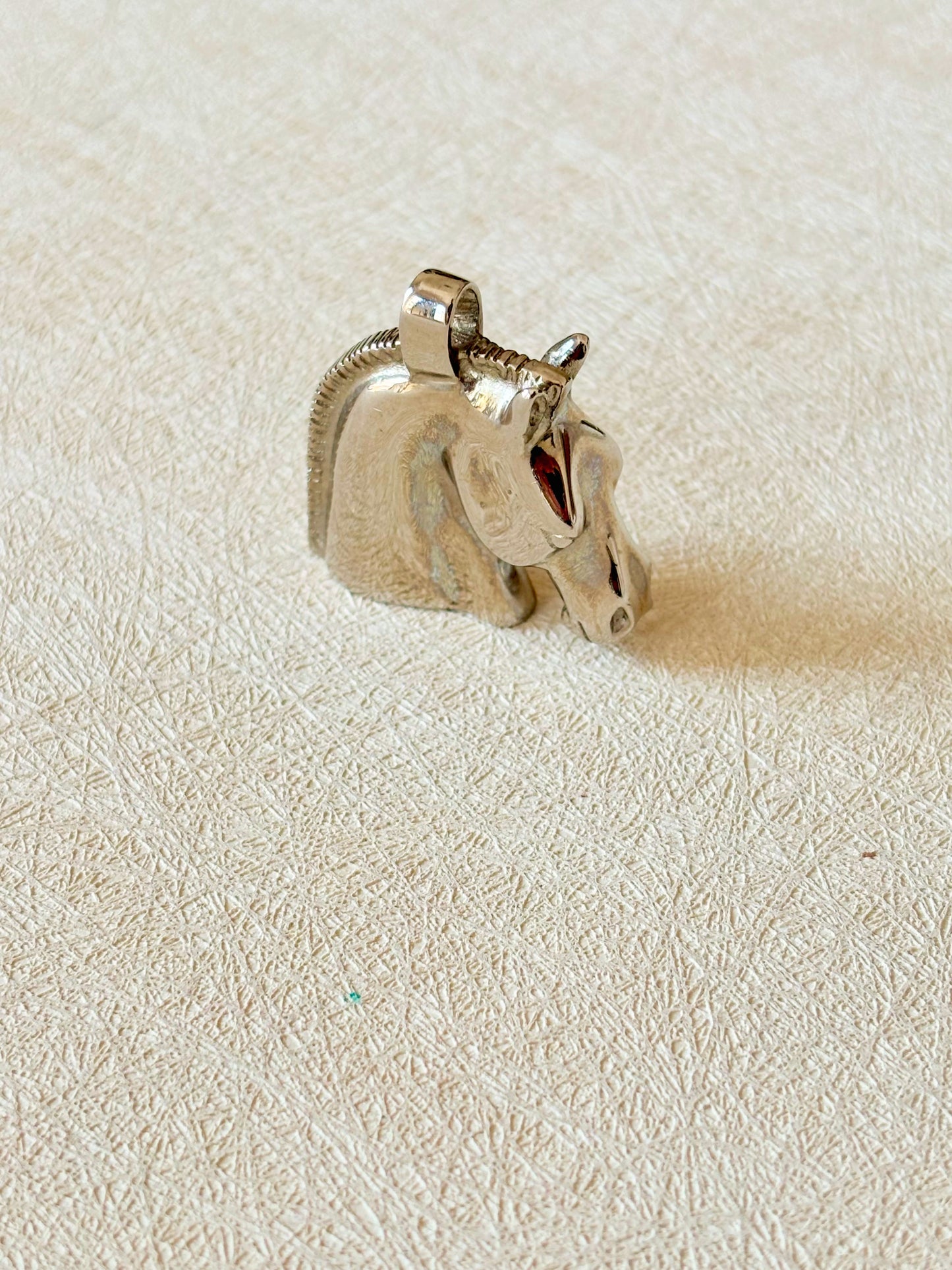 HERMÈS Pendentif Cheval