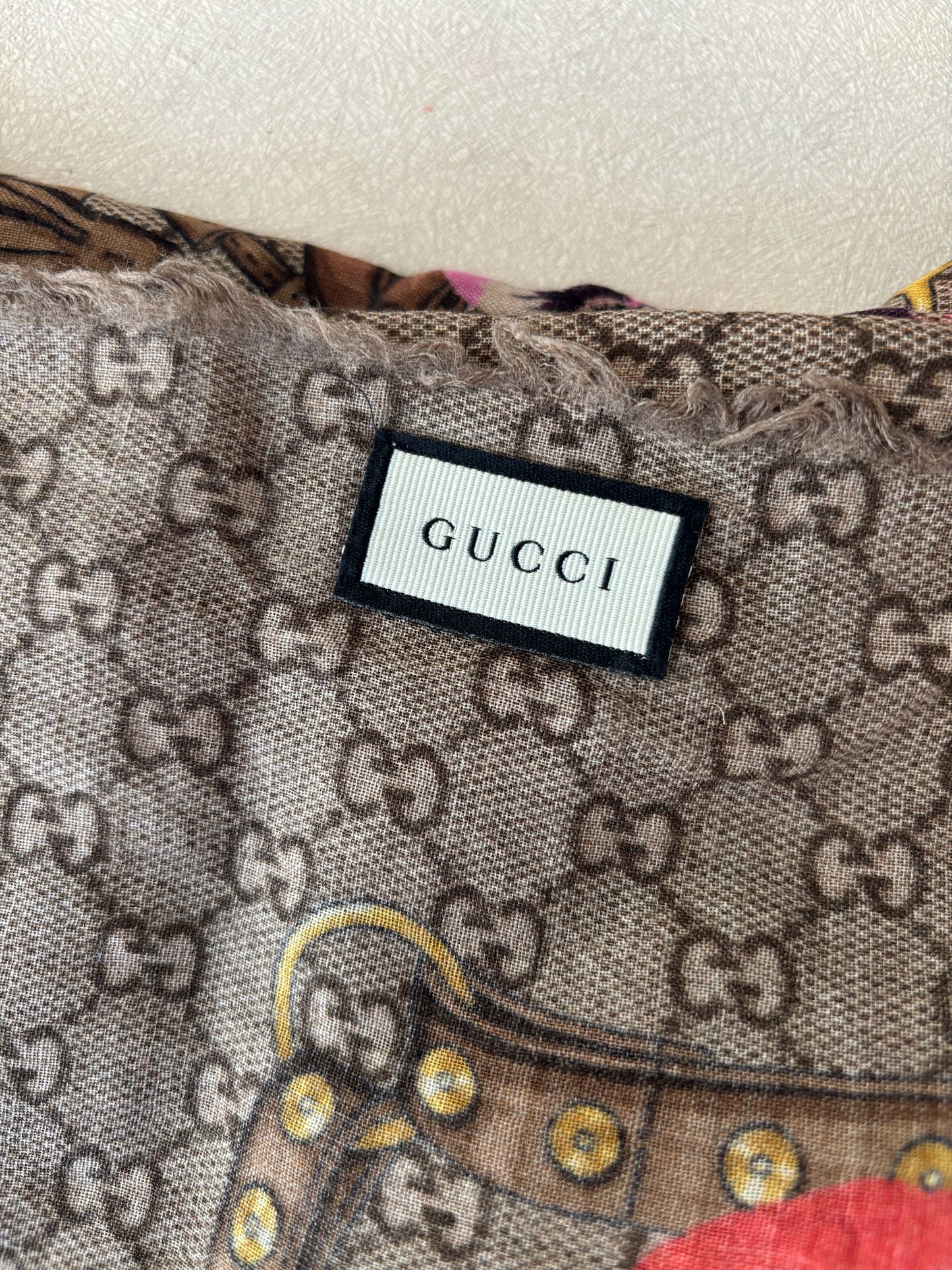 GUCCI Châle Maxi Carré