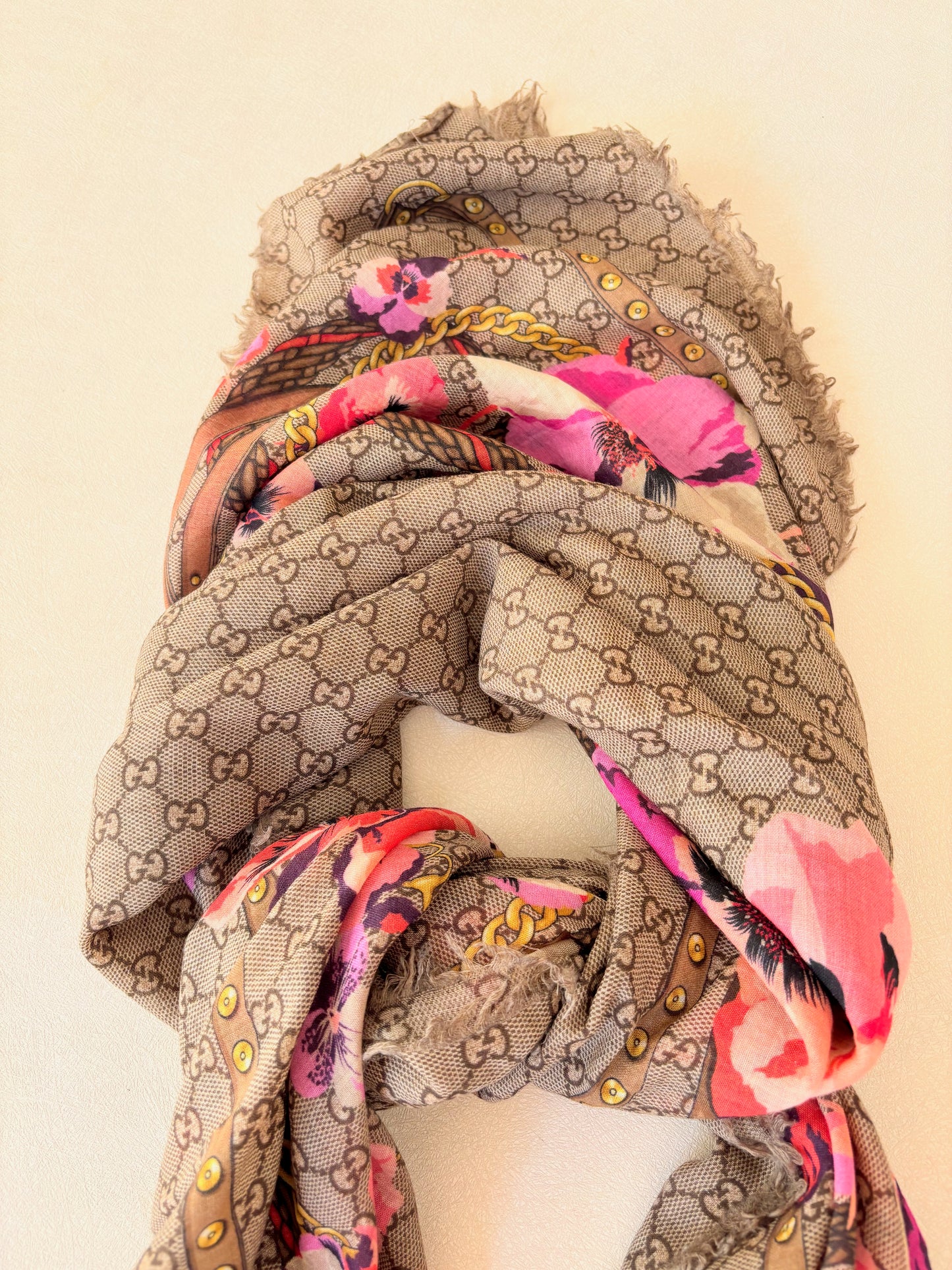 GUCCI Châle Maxi Carré