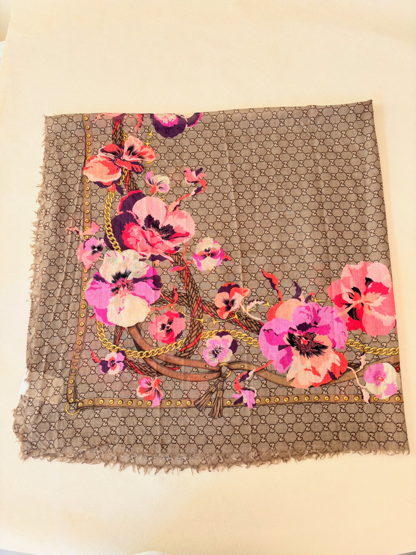 GUCCI Châle Maxi Carré