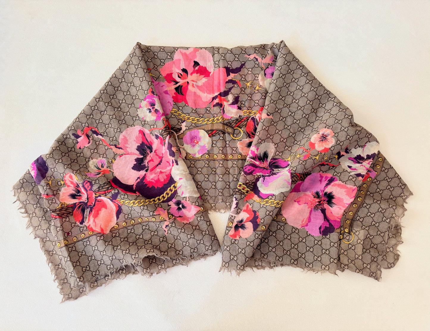 GUCCI Châle Maxi Carré