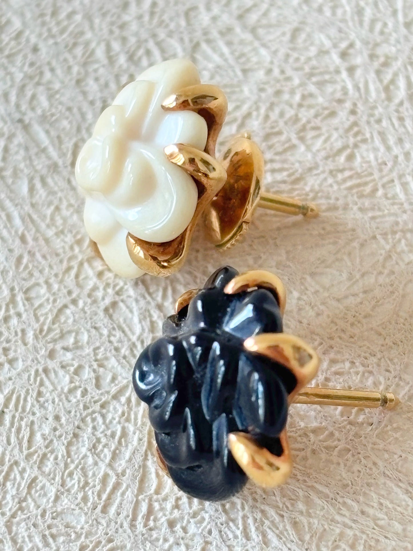 CHANEL Boucles d'oreilles Camélia