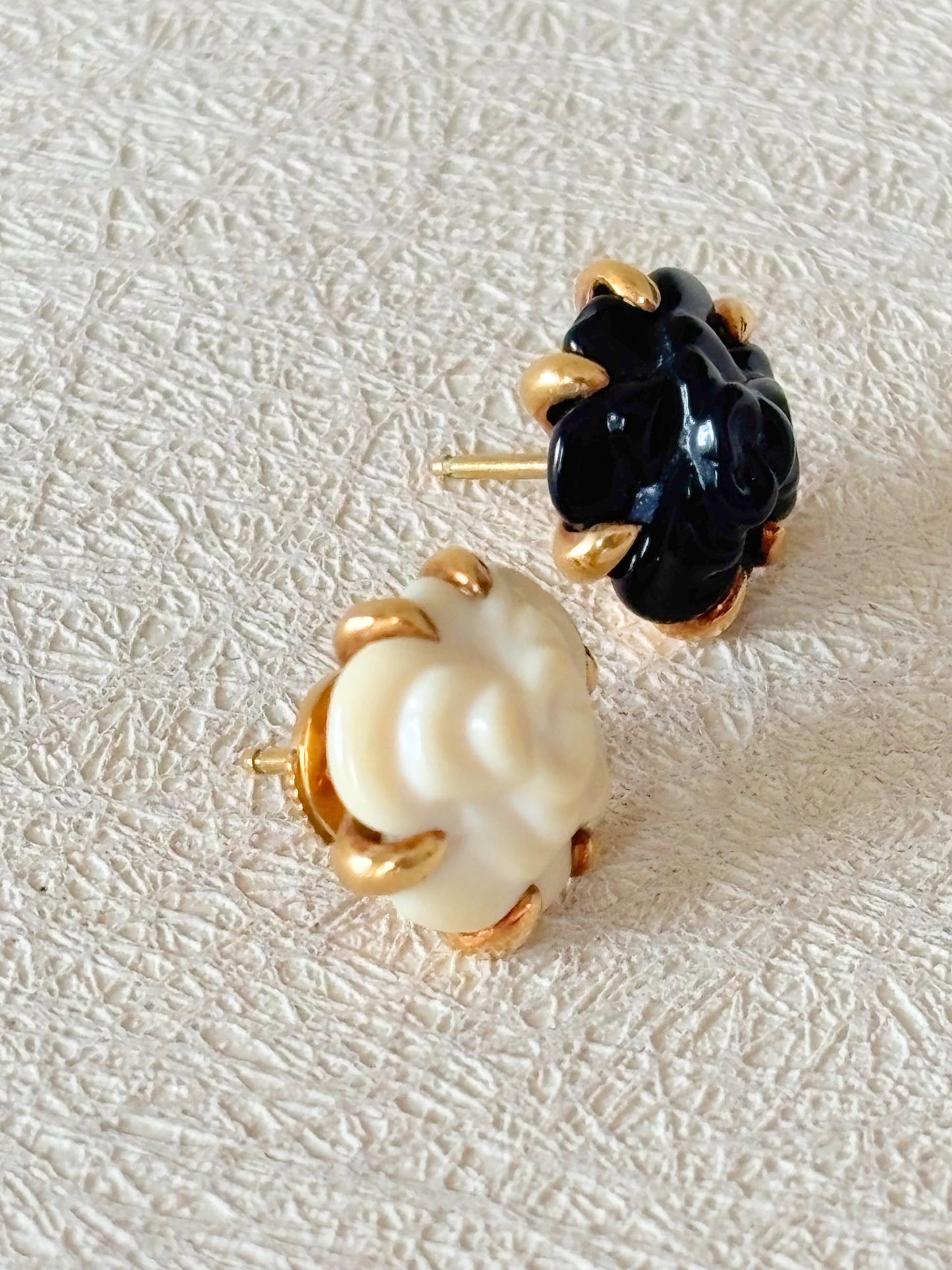 CHANEL Boucles d'oreilles Camélia