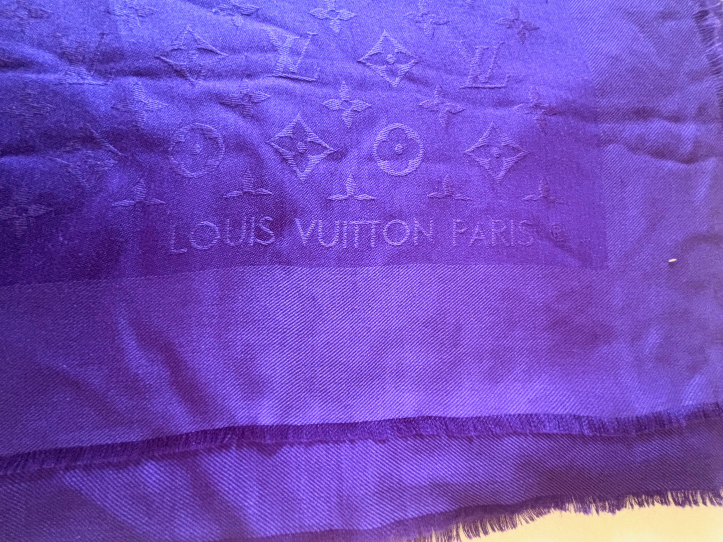 LOUIS VUITTON Maxi carré