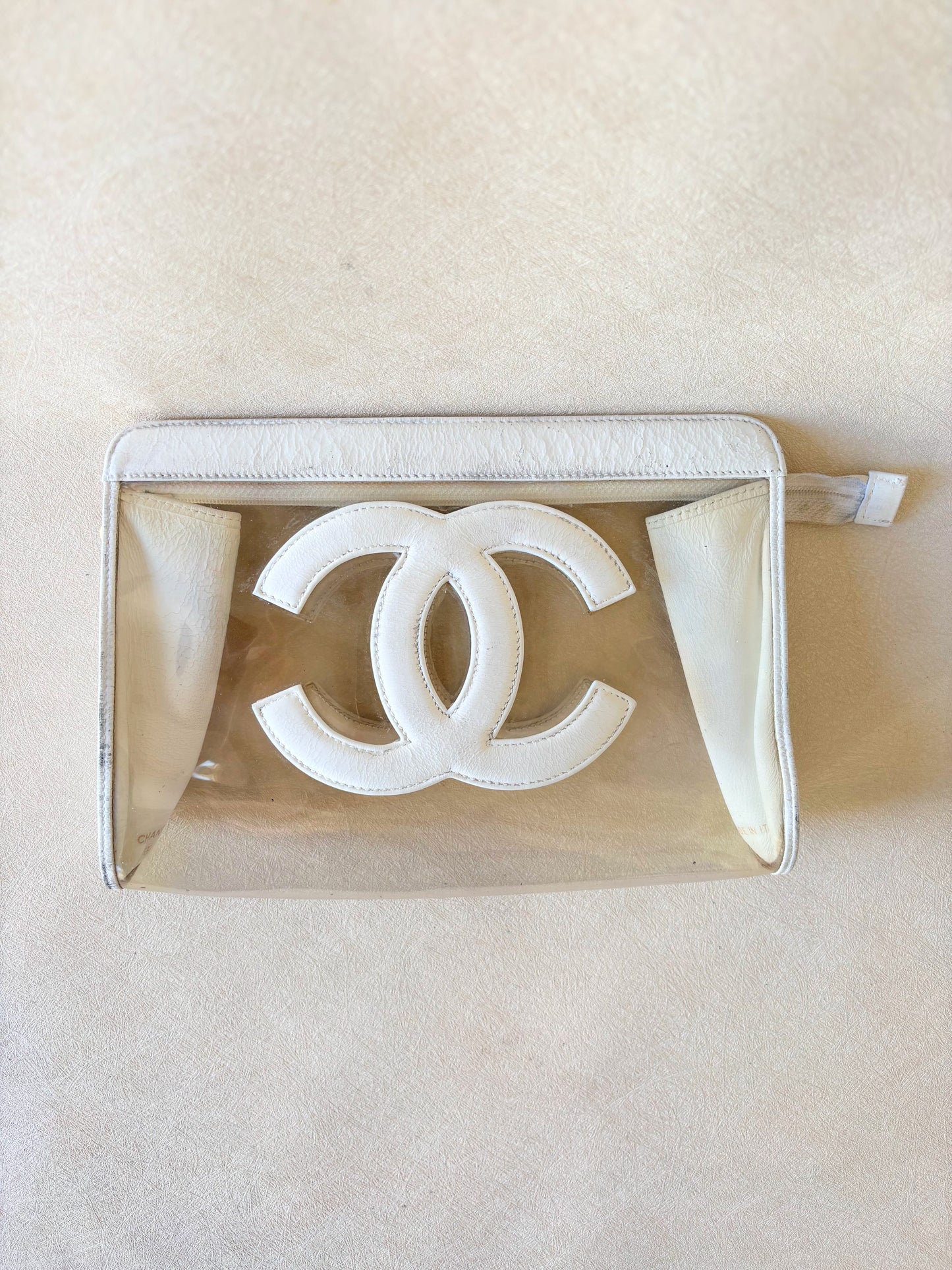 CHANEL Pochette en Vinyle