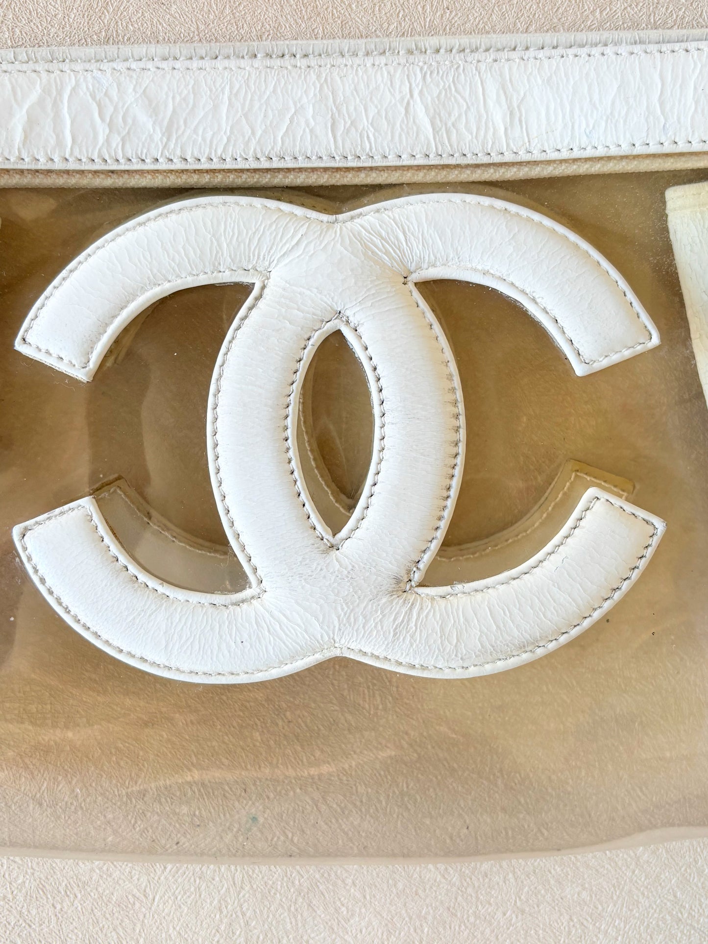 CHANEL Pochette en Vinyle