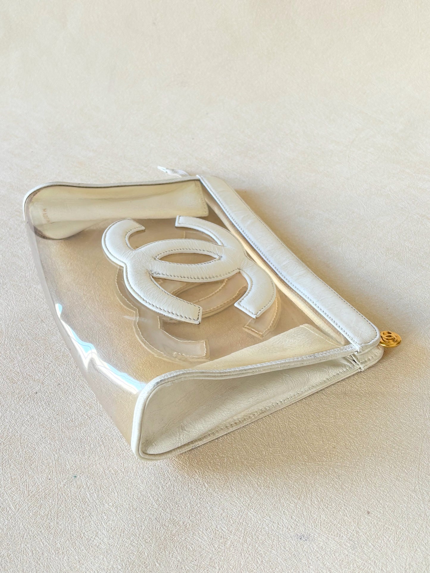 CHANEL Pochette en Vinyle