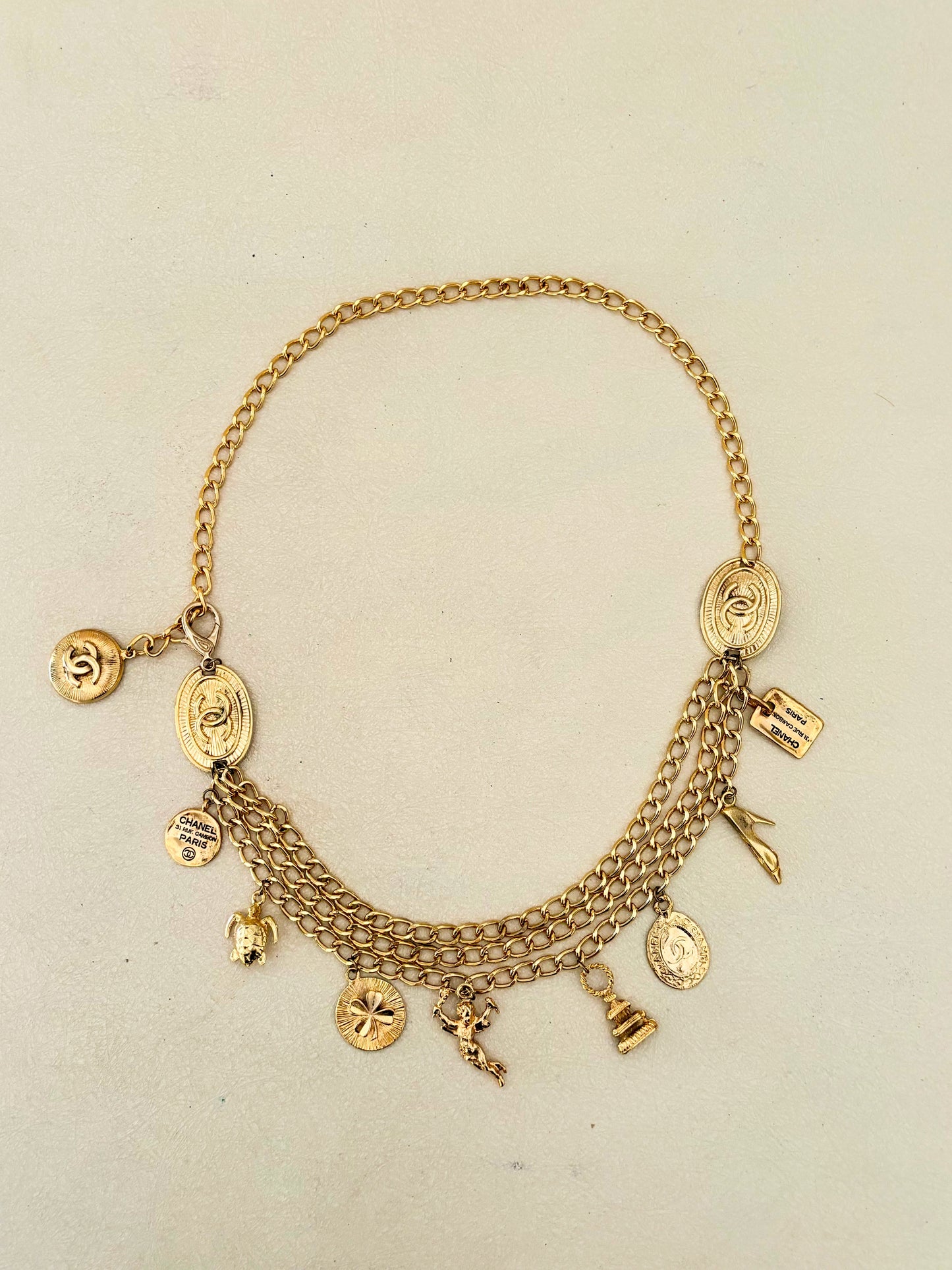 CHANEL Ceinture Multi-rangs & Charms
