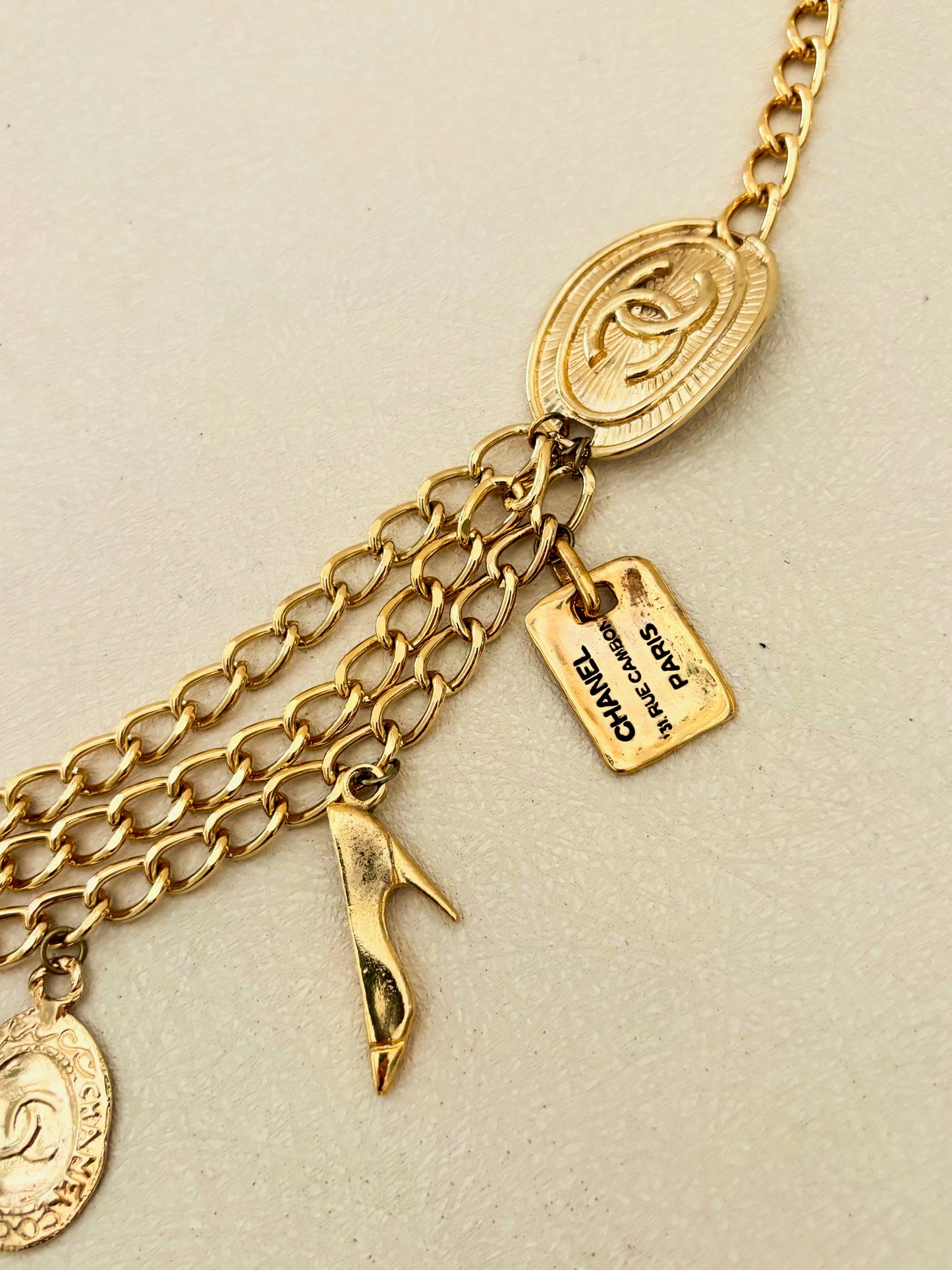CHANEL Ceinture Multi-rangs & Charms