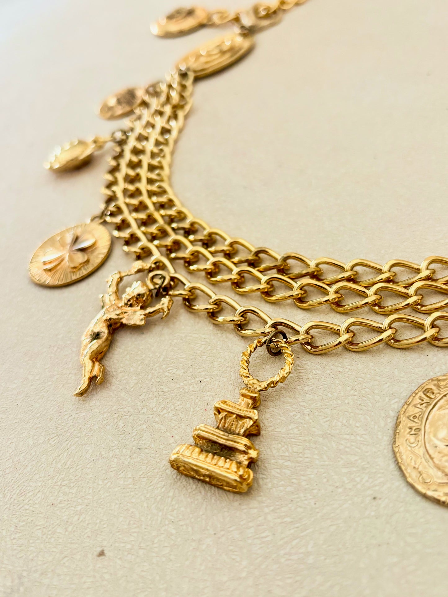 CHANEL Ceinture Multi-rangs & Charms