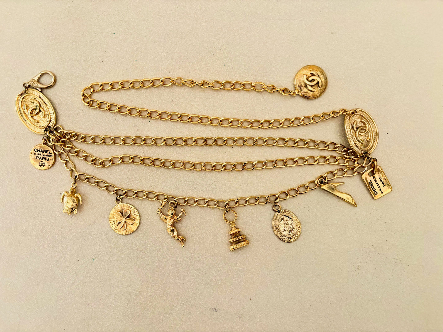 CHANEL Ceinture Multi-rangs & Charms