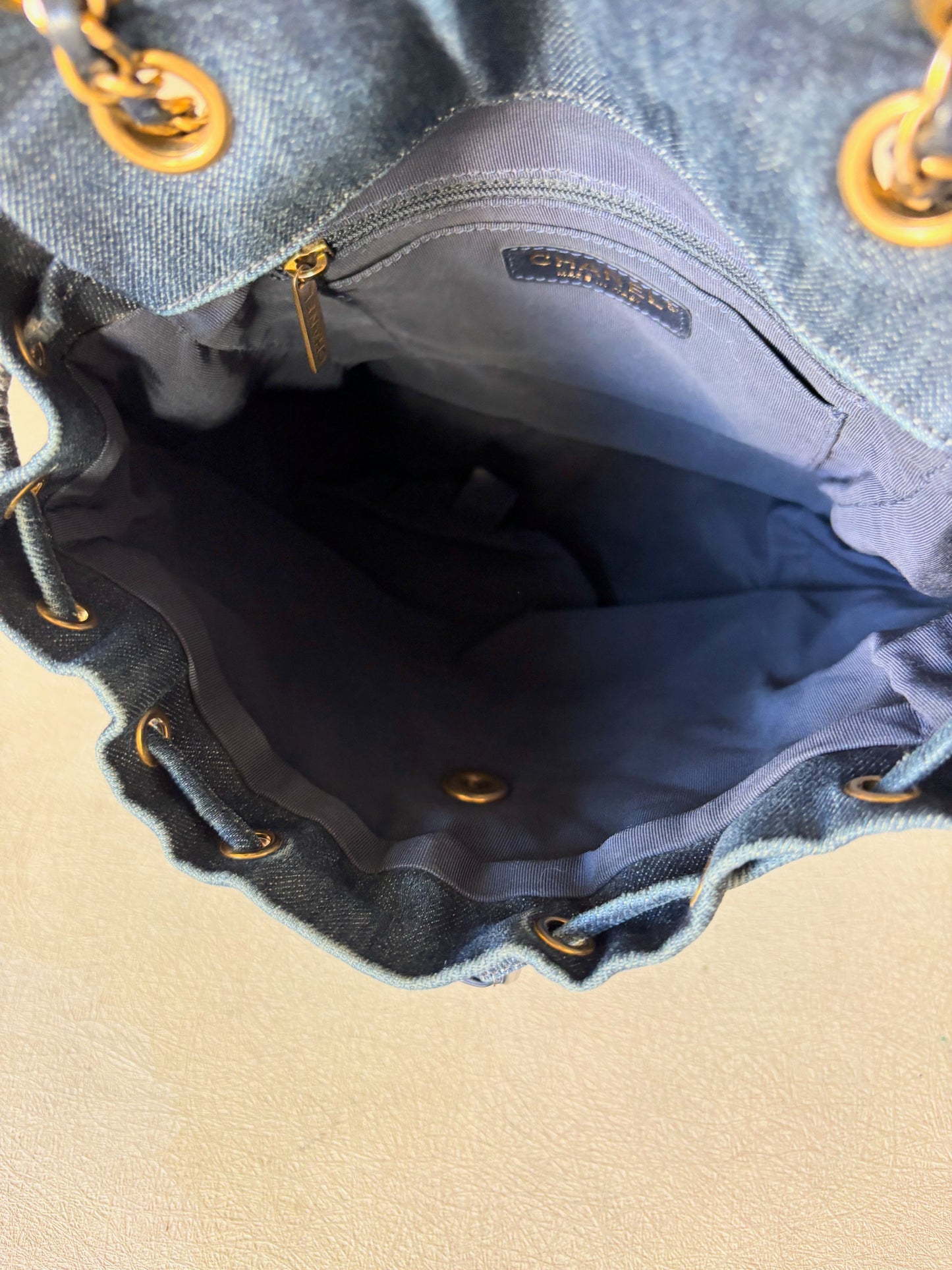 CHANEL Sac à dos denim
