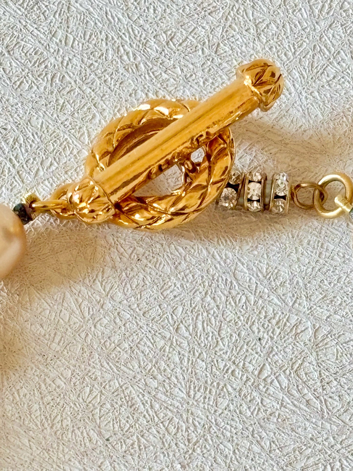 CHANEL Sautoir perles et strass