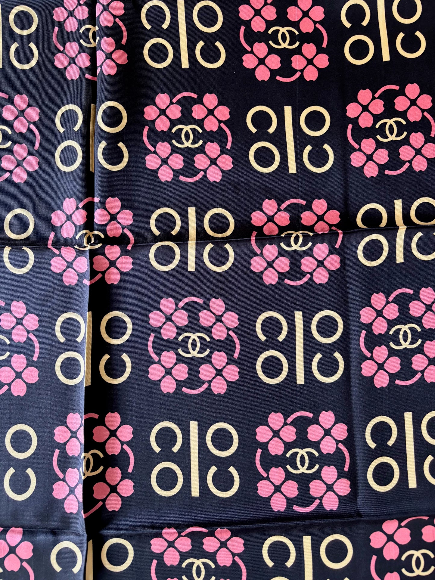 CHANEL Carré en soie