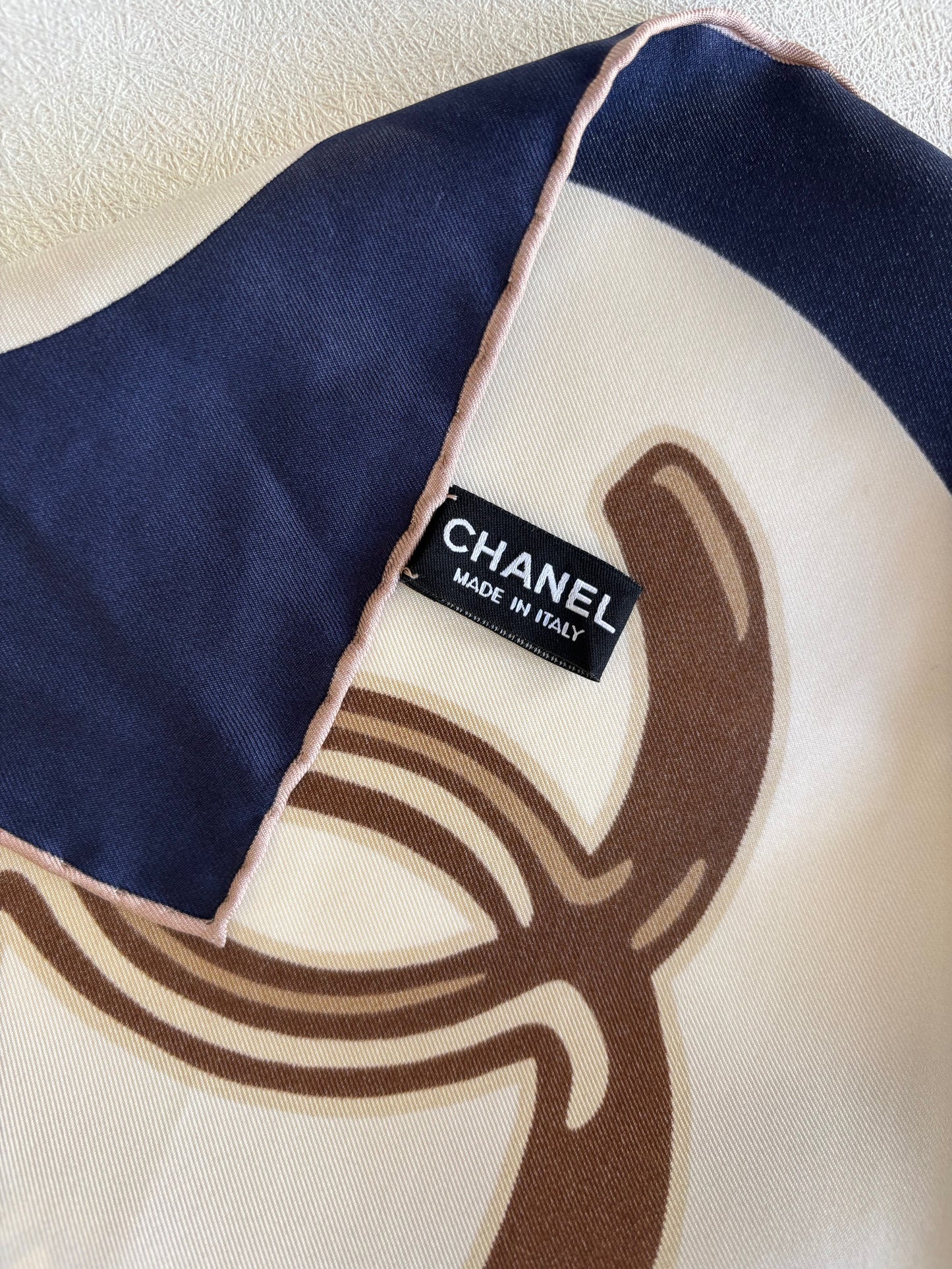 CHANEL Carré en soie