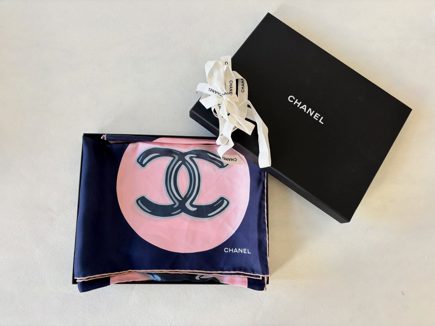 CHANEL Carré en soie