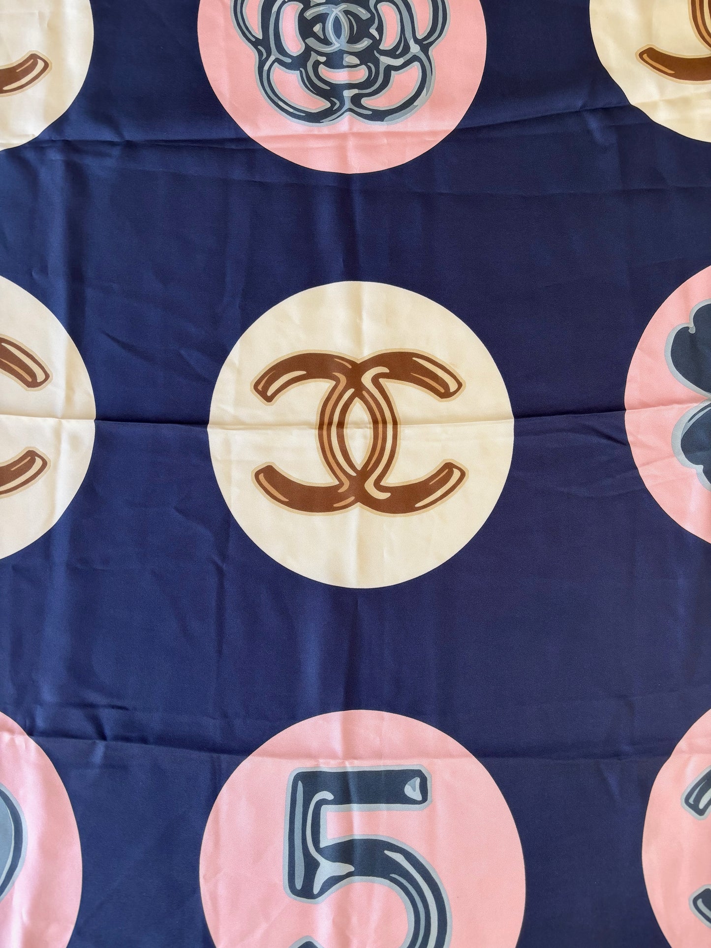 CHANEL Carré en soie