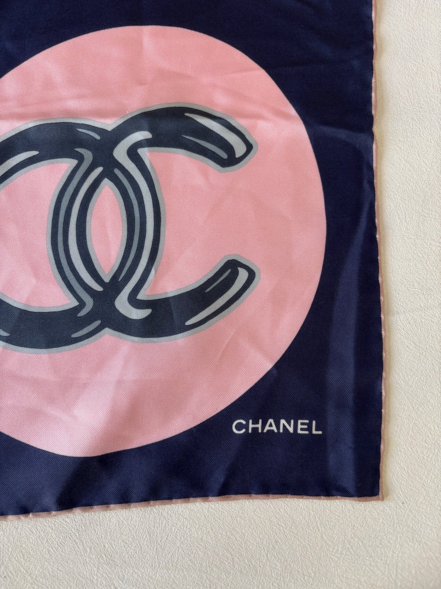 CHANEL Carré en soie