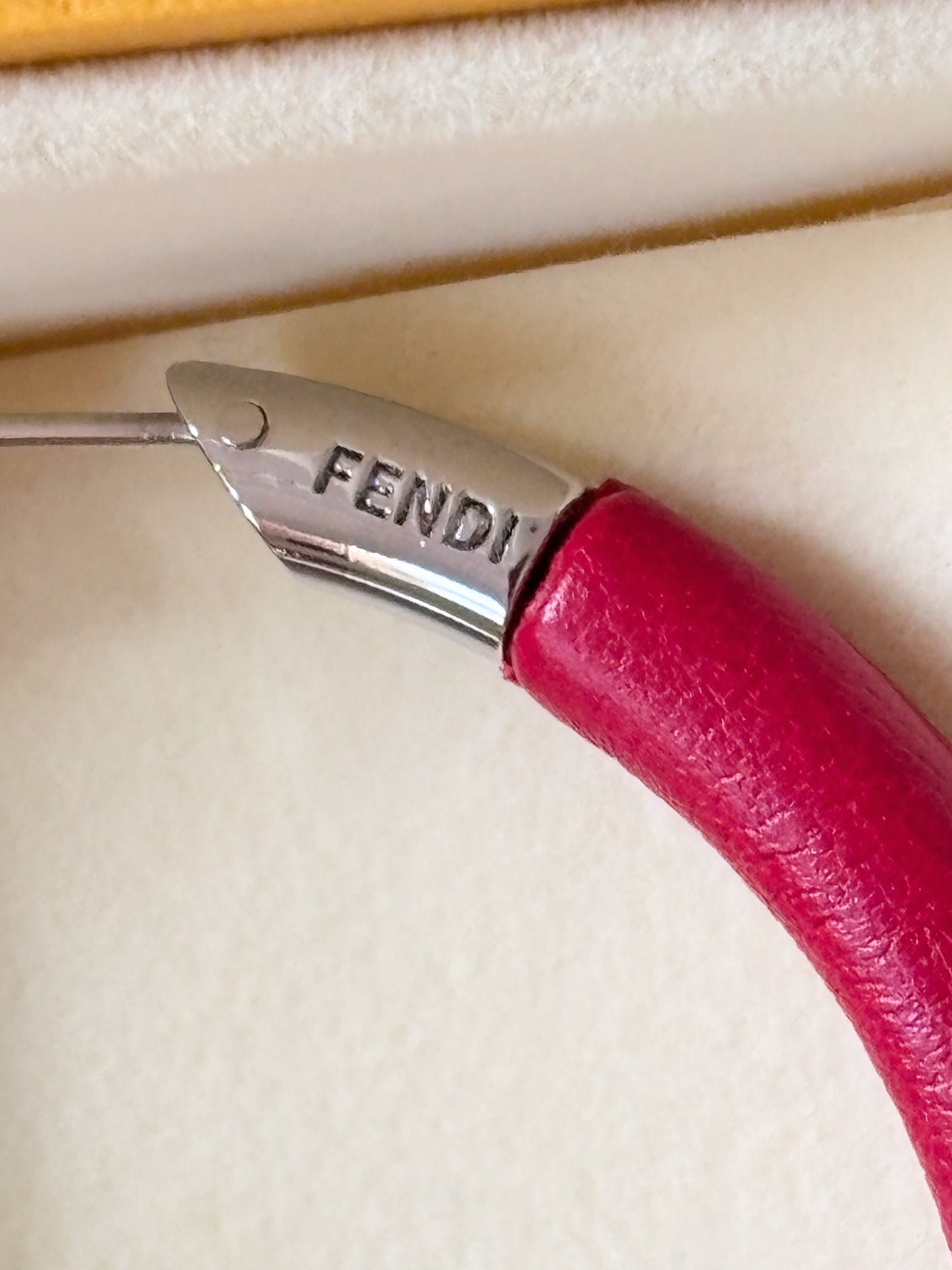 FENDI Boucles d'oreilles FF