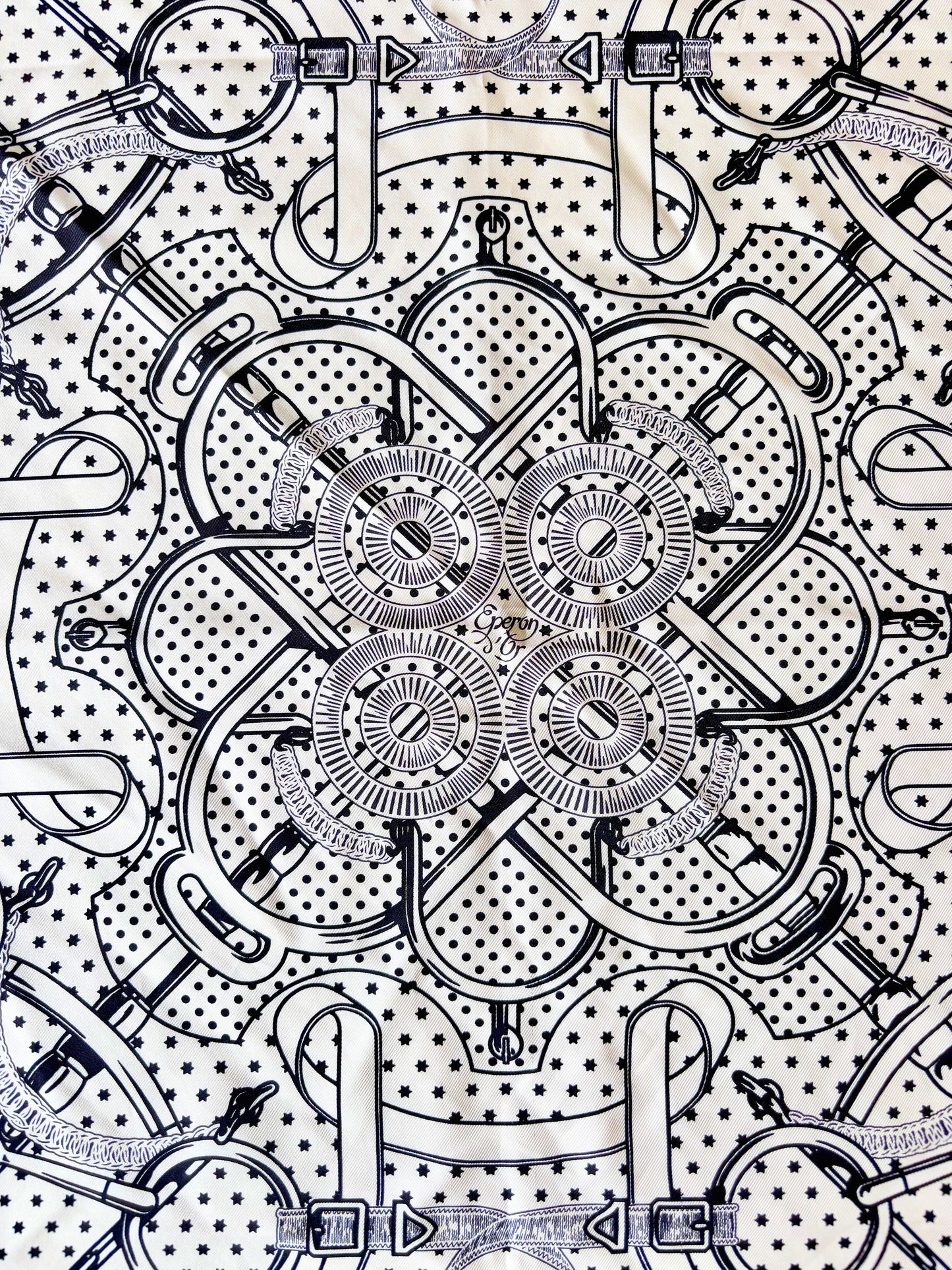 HERMÈS Carré Bandana soie