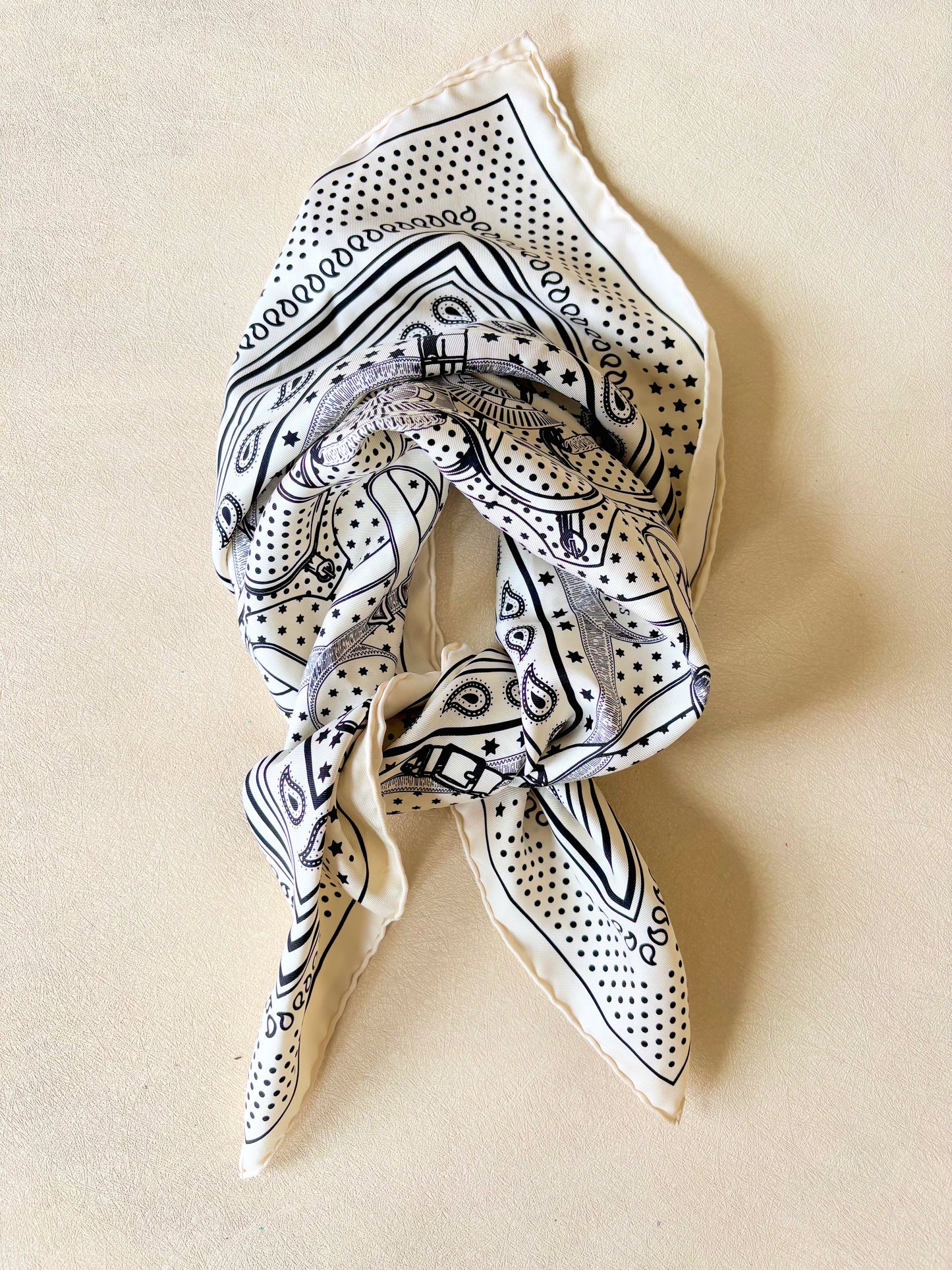 HERMÈS Carré Bandana soie