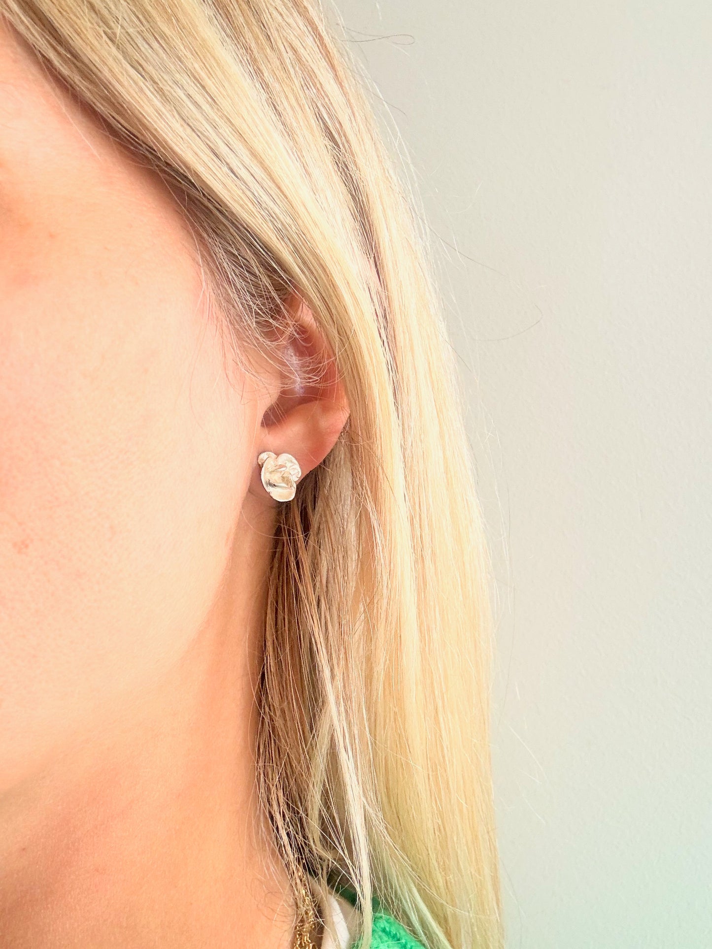 CHANEL Boucles d'oreilles Camélia