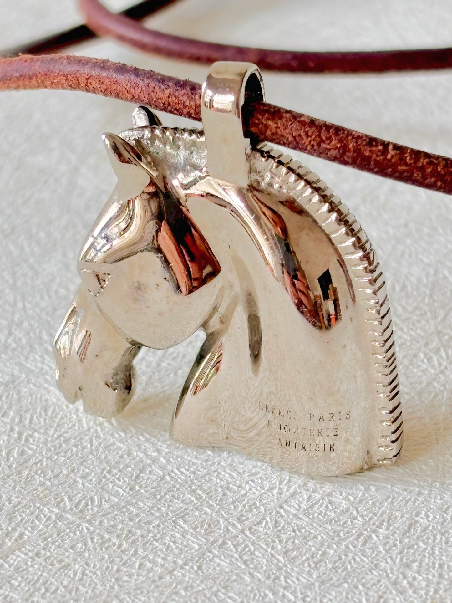 HERMÈS Pendentif Cheval