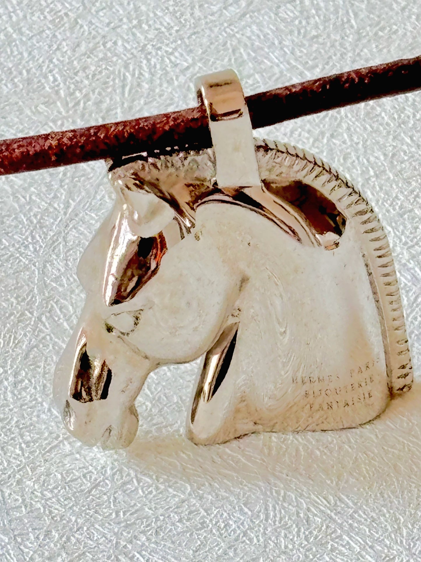 HERMÈS Pendentif Cheval